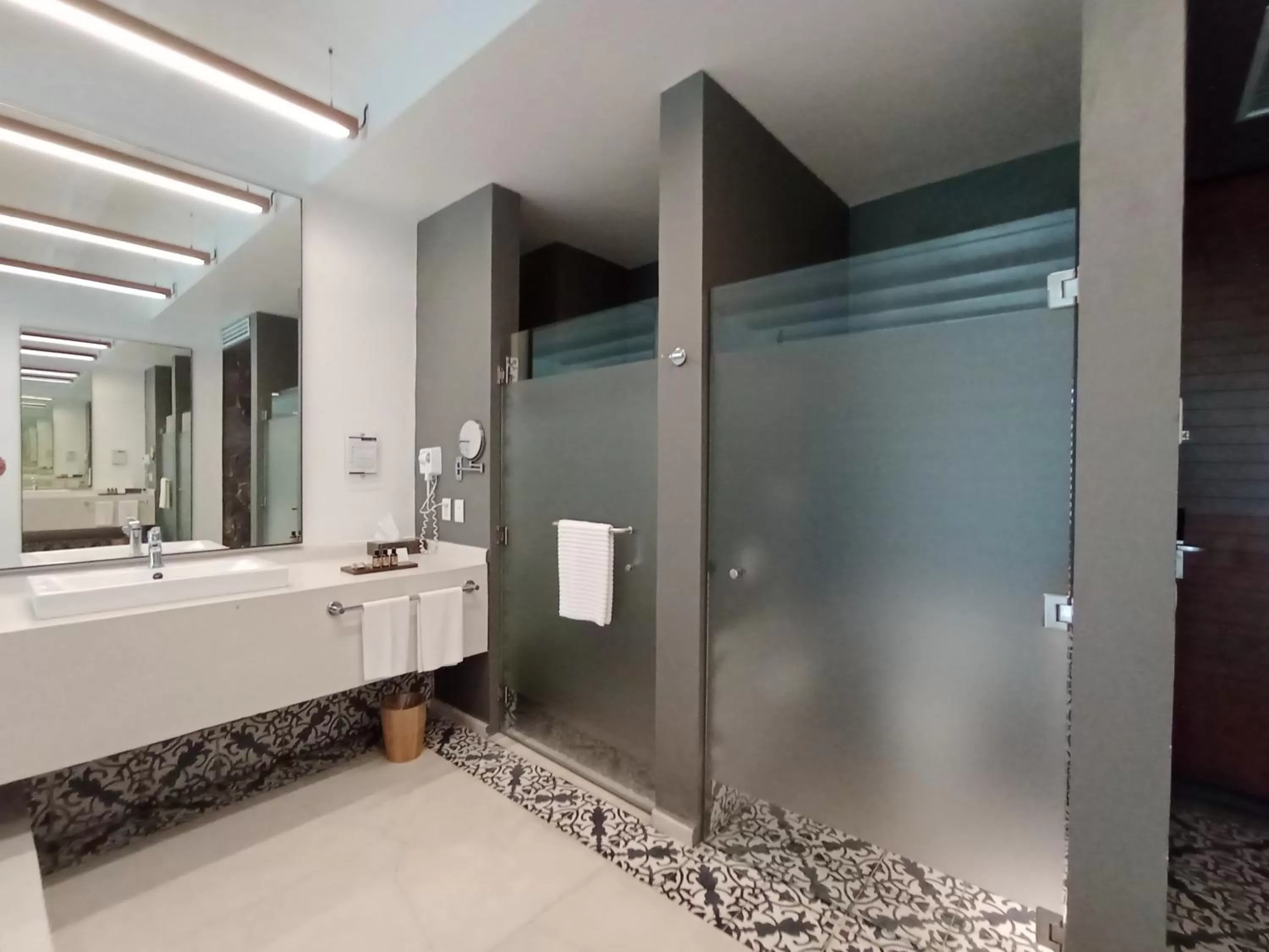 Deluxe Room 2 Queen in Huayacán Cuernavaca Curamoria Collection