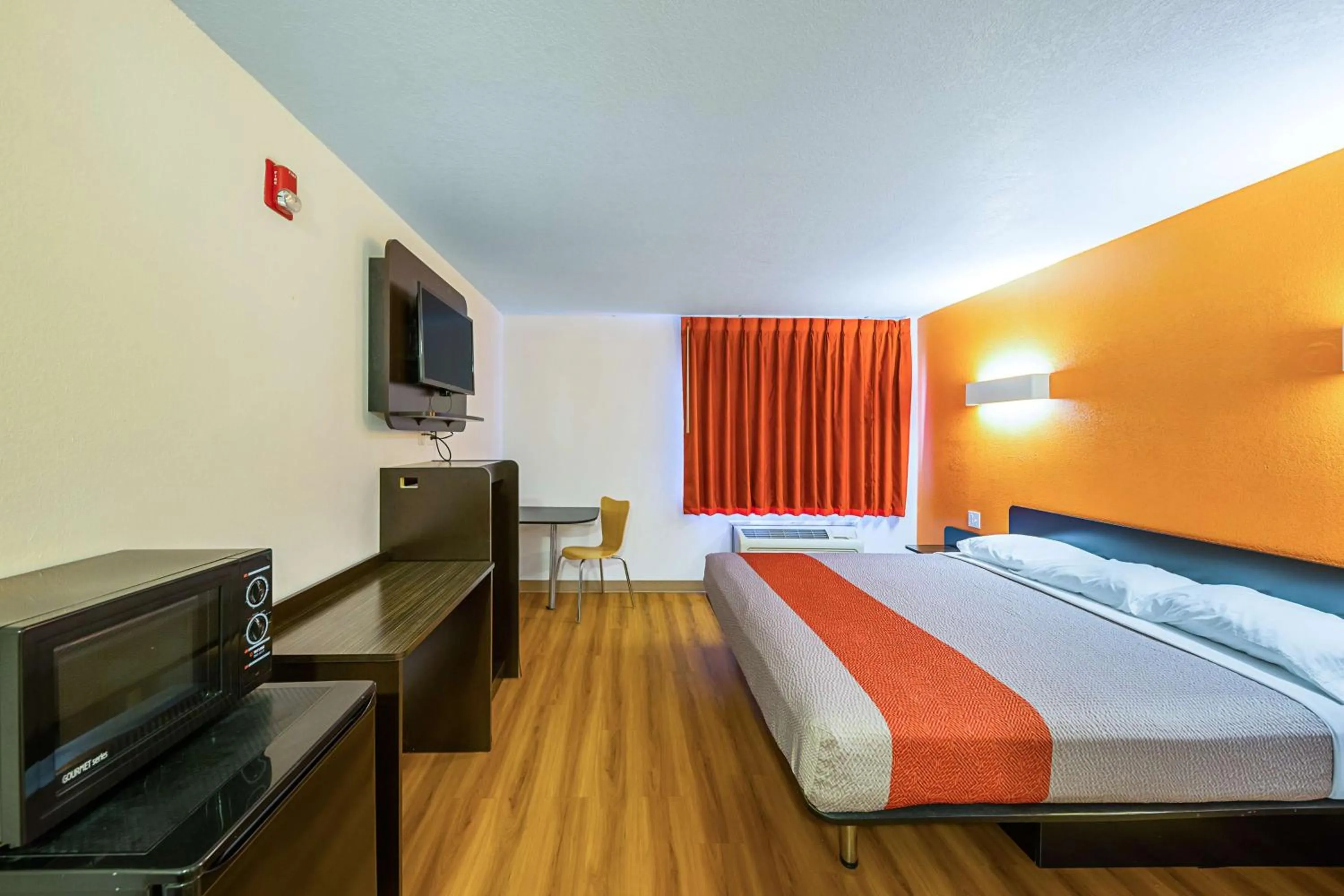 King Room - single occupancy - Disability Access - Non-Smoking in Motel 6-Amarillo, TX