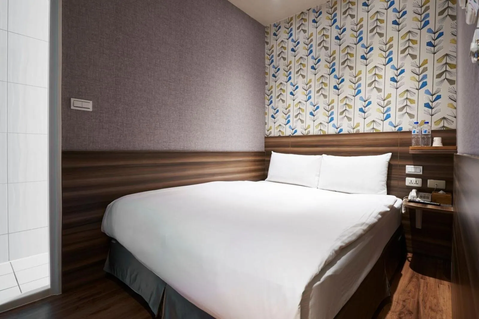 Standard Double Room (No Window) in Tomorrow Hotel