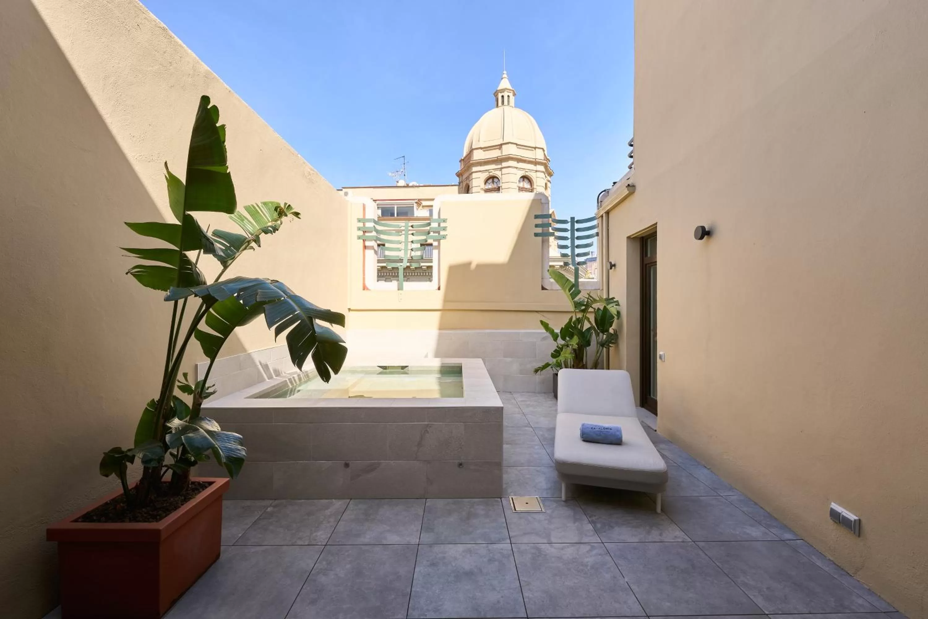 Suite with Private Pool in Catalonia Ramblas 4* Sup