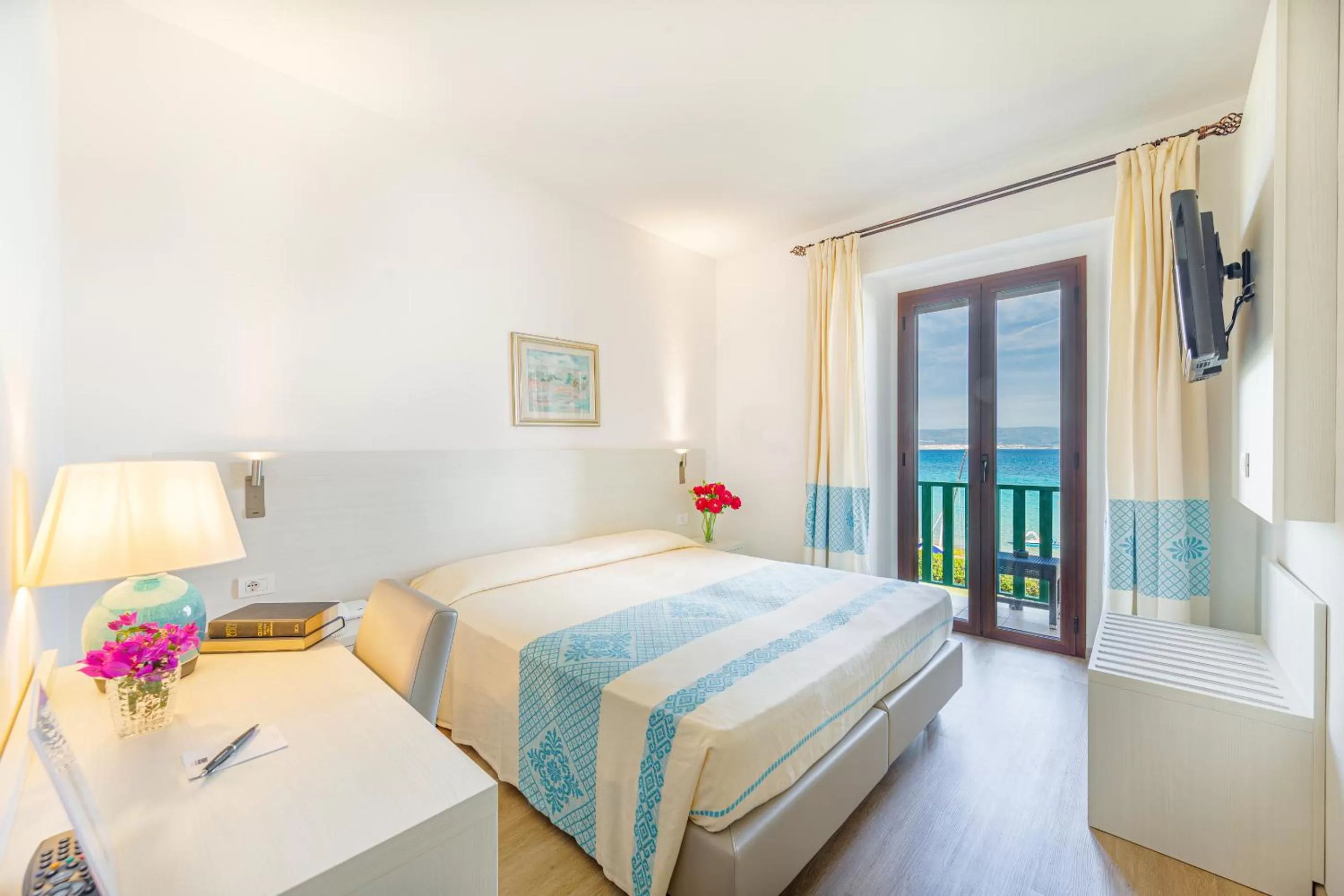 Double Room for Single Use with Balcony and Sea View in Hotel Dei Pini