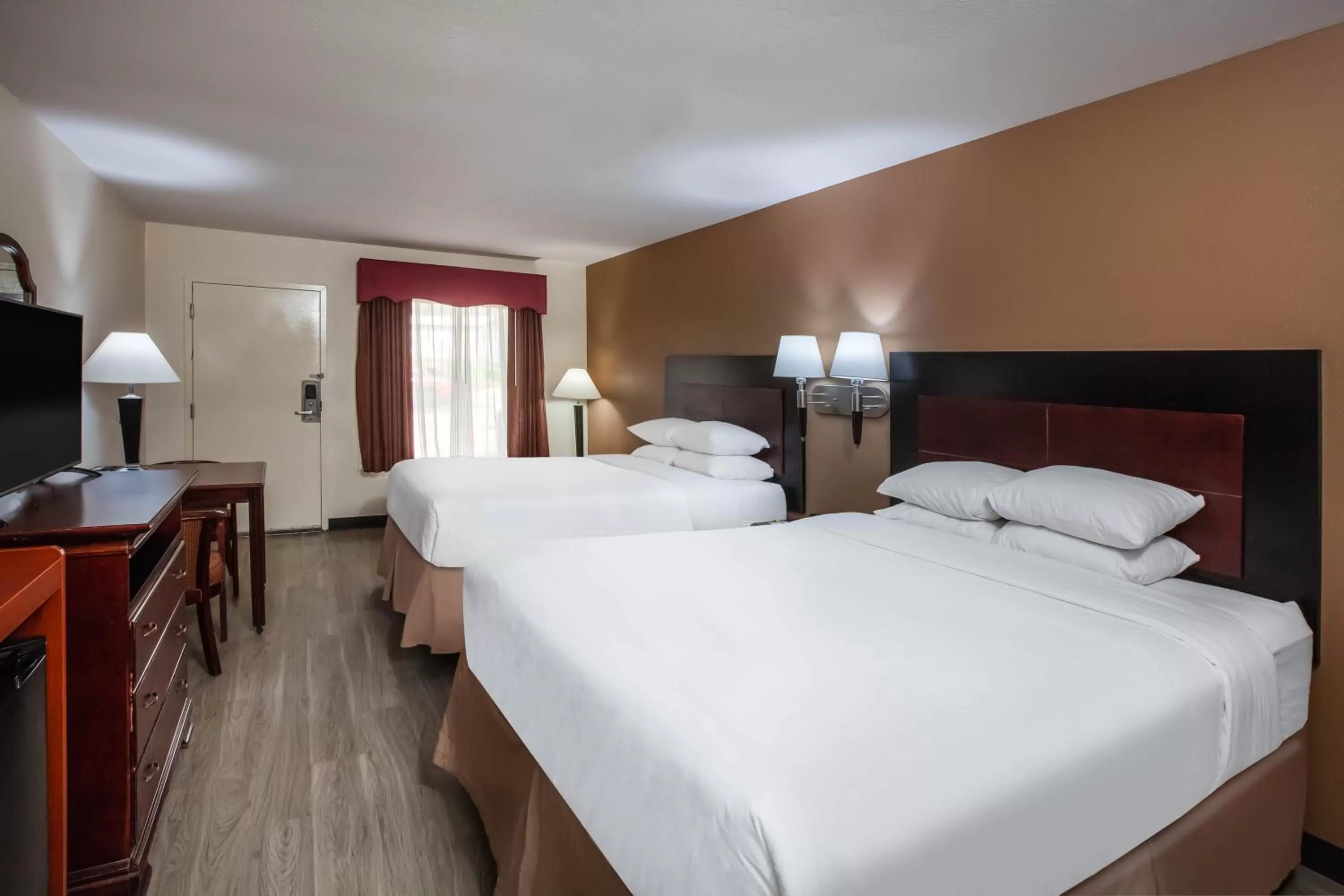 Queen Room with Two Queen Beds - Smoking in Days Inn & Suites by Wyndham Tyler