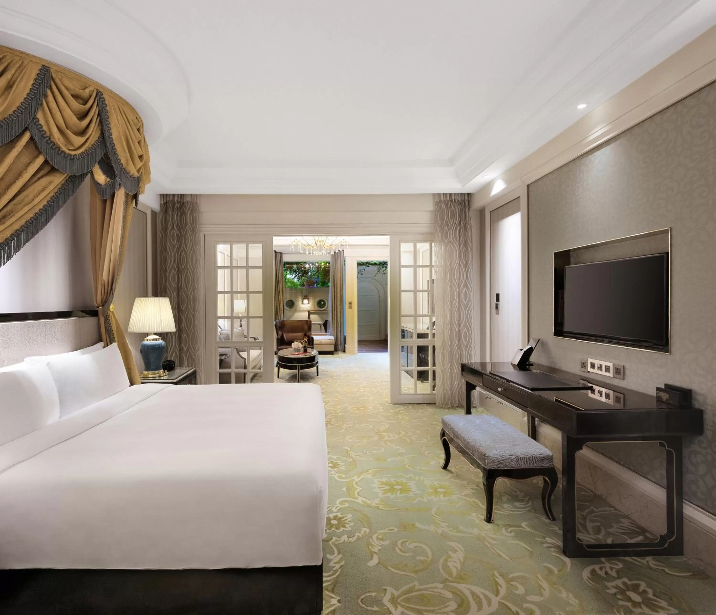 One-Bedroom King Suite with Courtyard View in InterContinental Chengdu Global Center by IHG