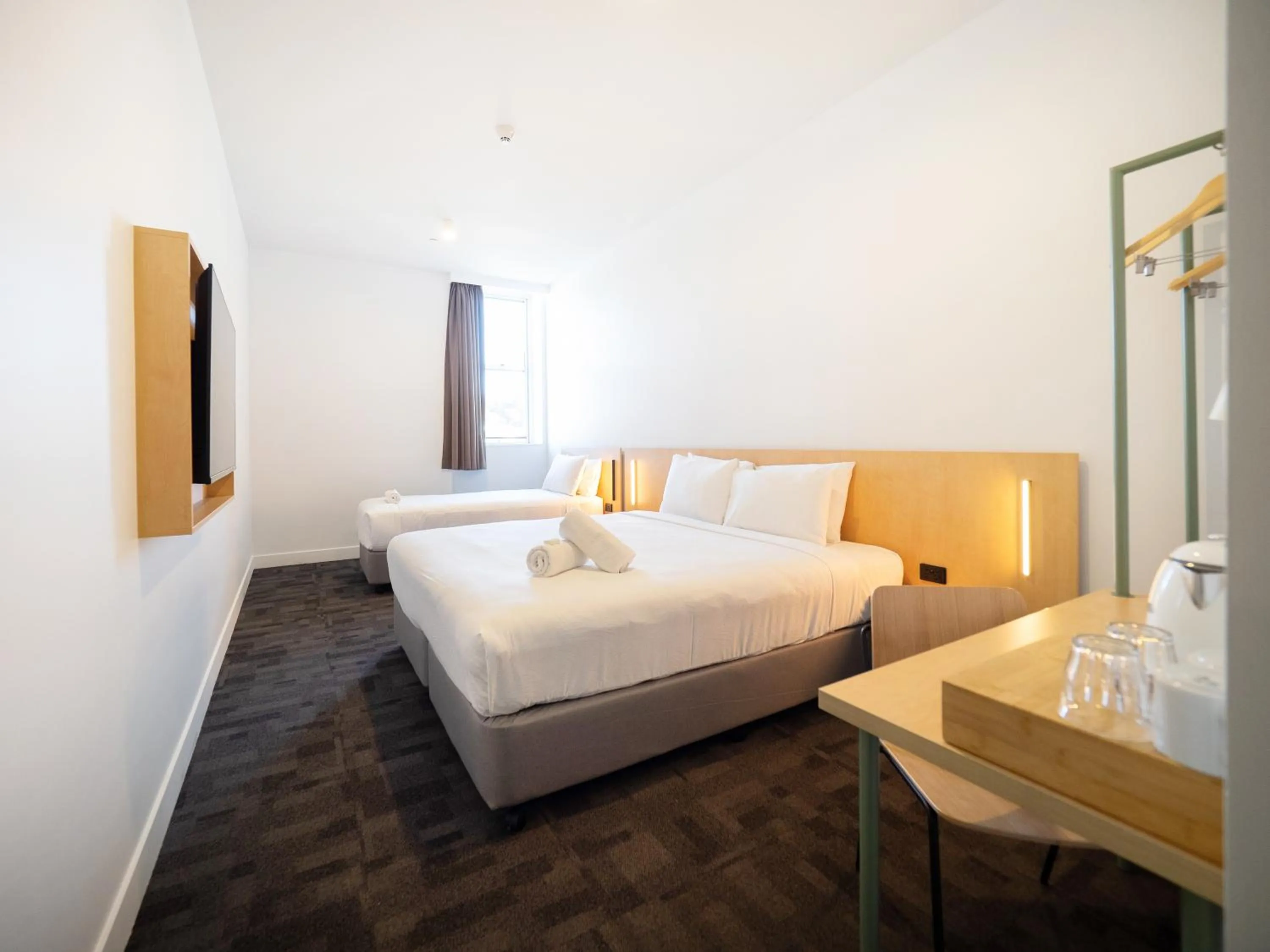 King Plus One with Ensuite in YHA Sydney Harbour