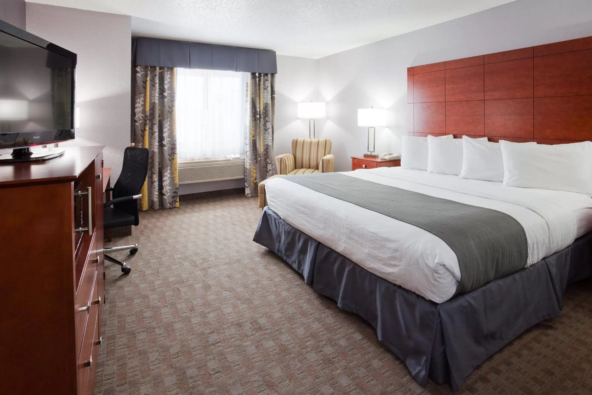 King Room - Non-Smoking in AmericInn by Wyndham Ankeny/Des Moines
