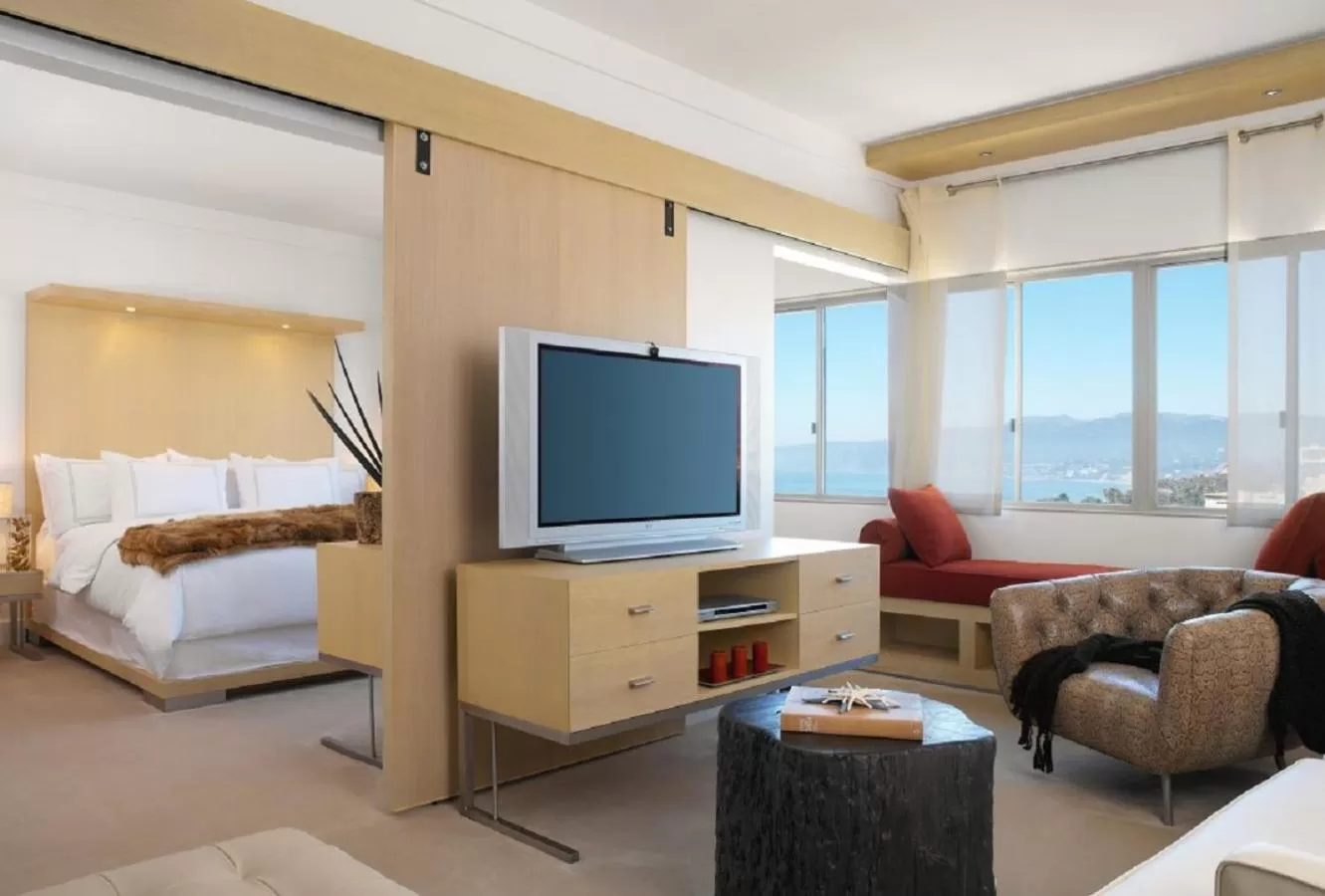 Deluxe King Suite in Huntley Santa Monica Beach