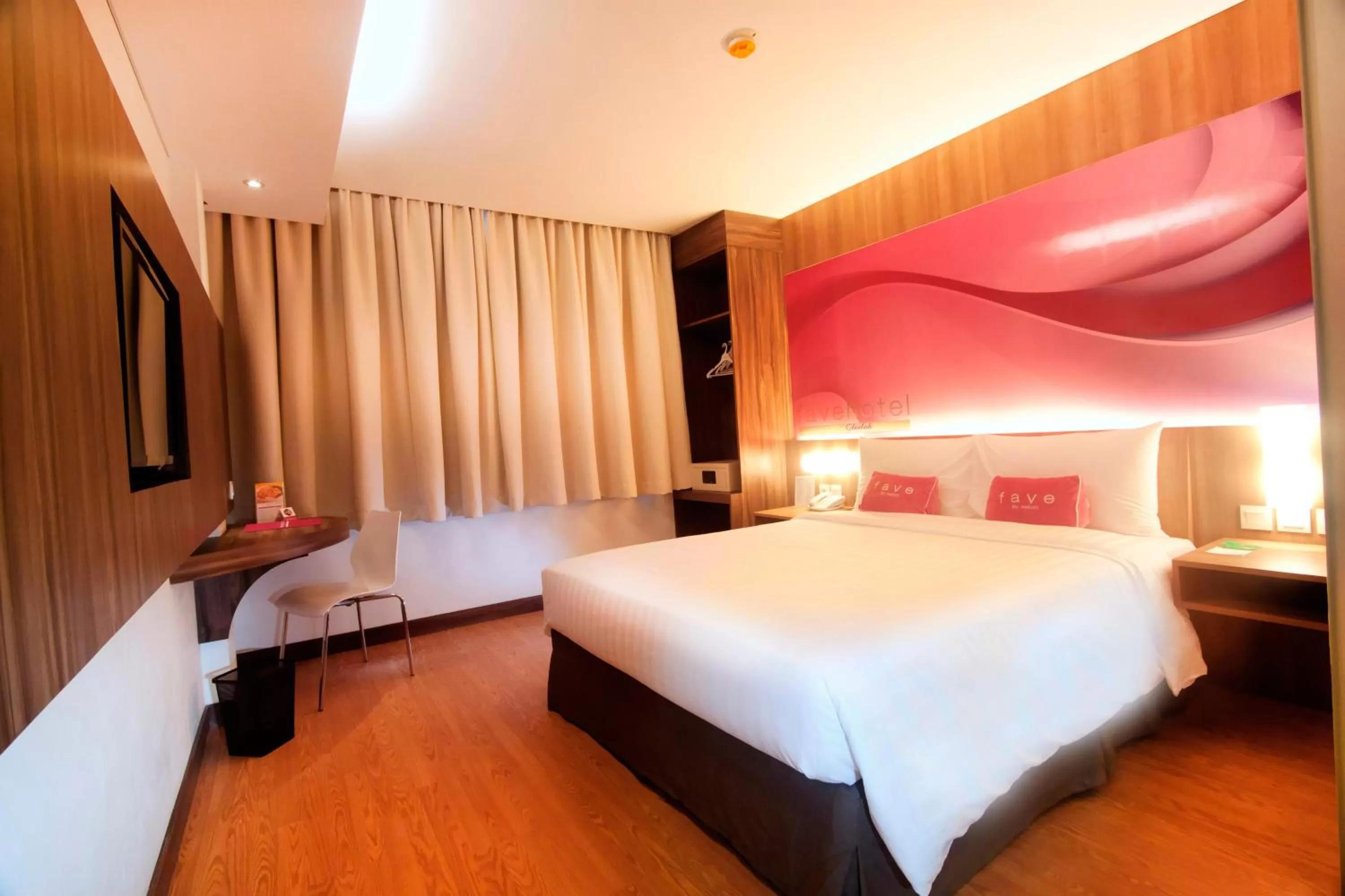 Superior Double Room in favehotel LTC Glodok