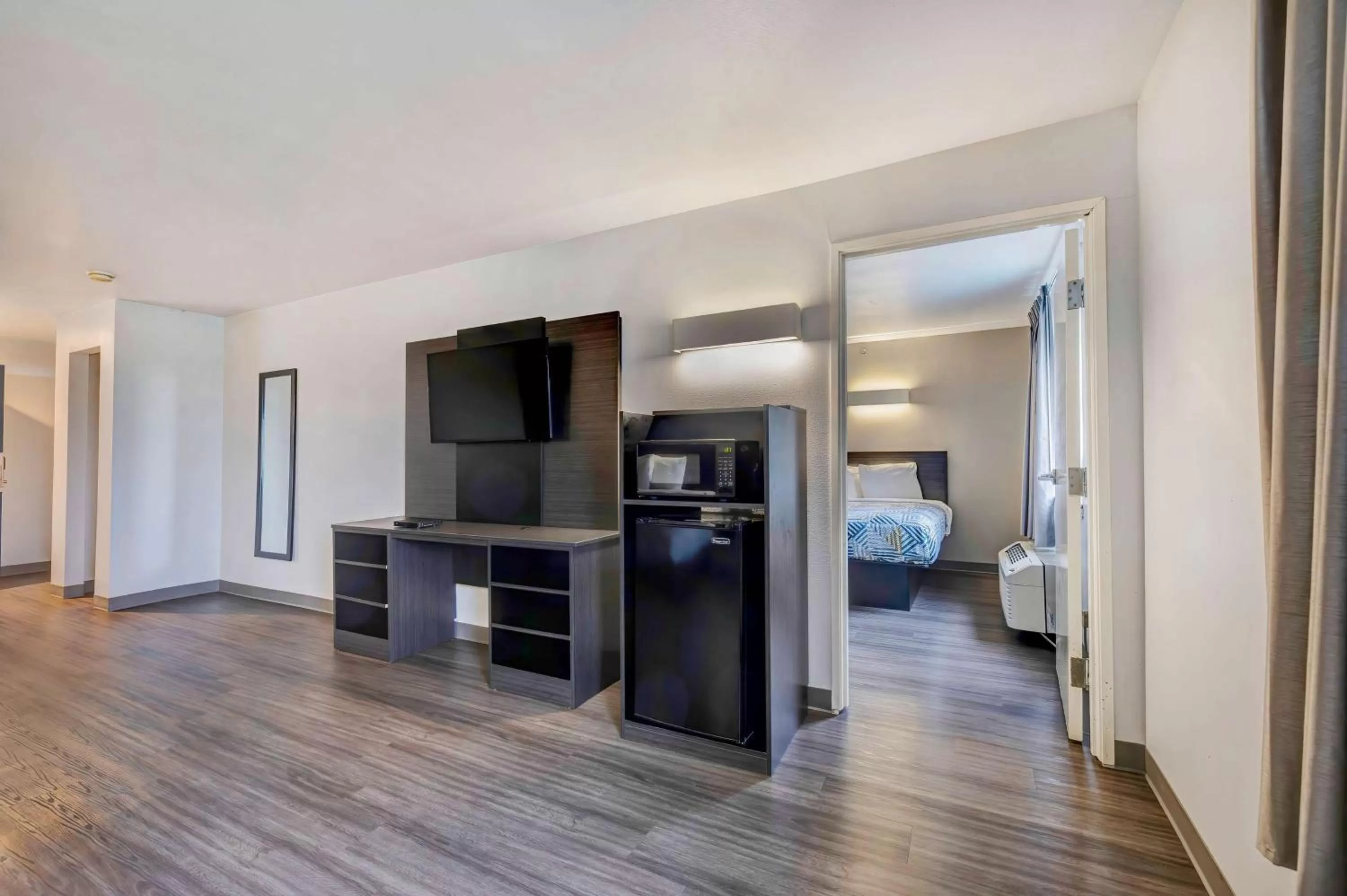 Superior Suite in Motel 6-Mesquite, TX - Balch Springs