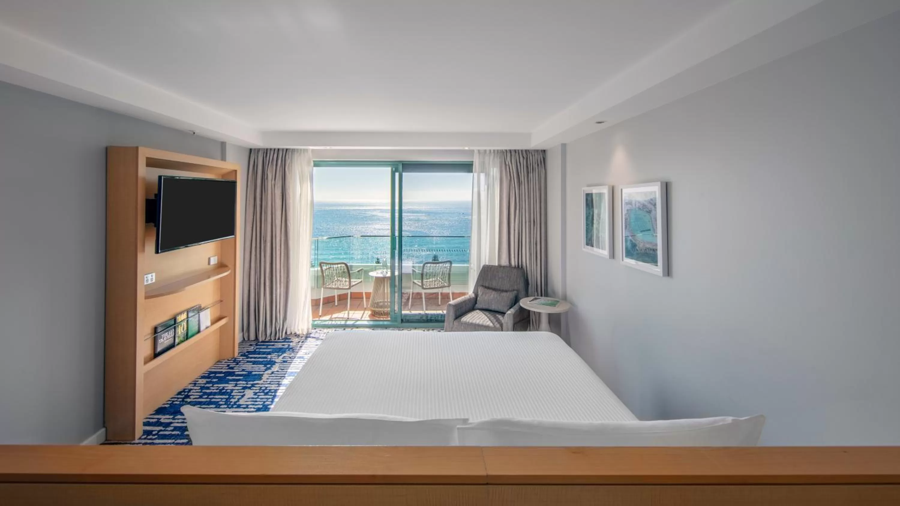 Oceanfront Premium King Room in Crowne Plaza Sydney Coogee Beach by IHG