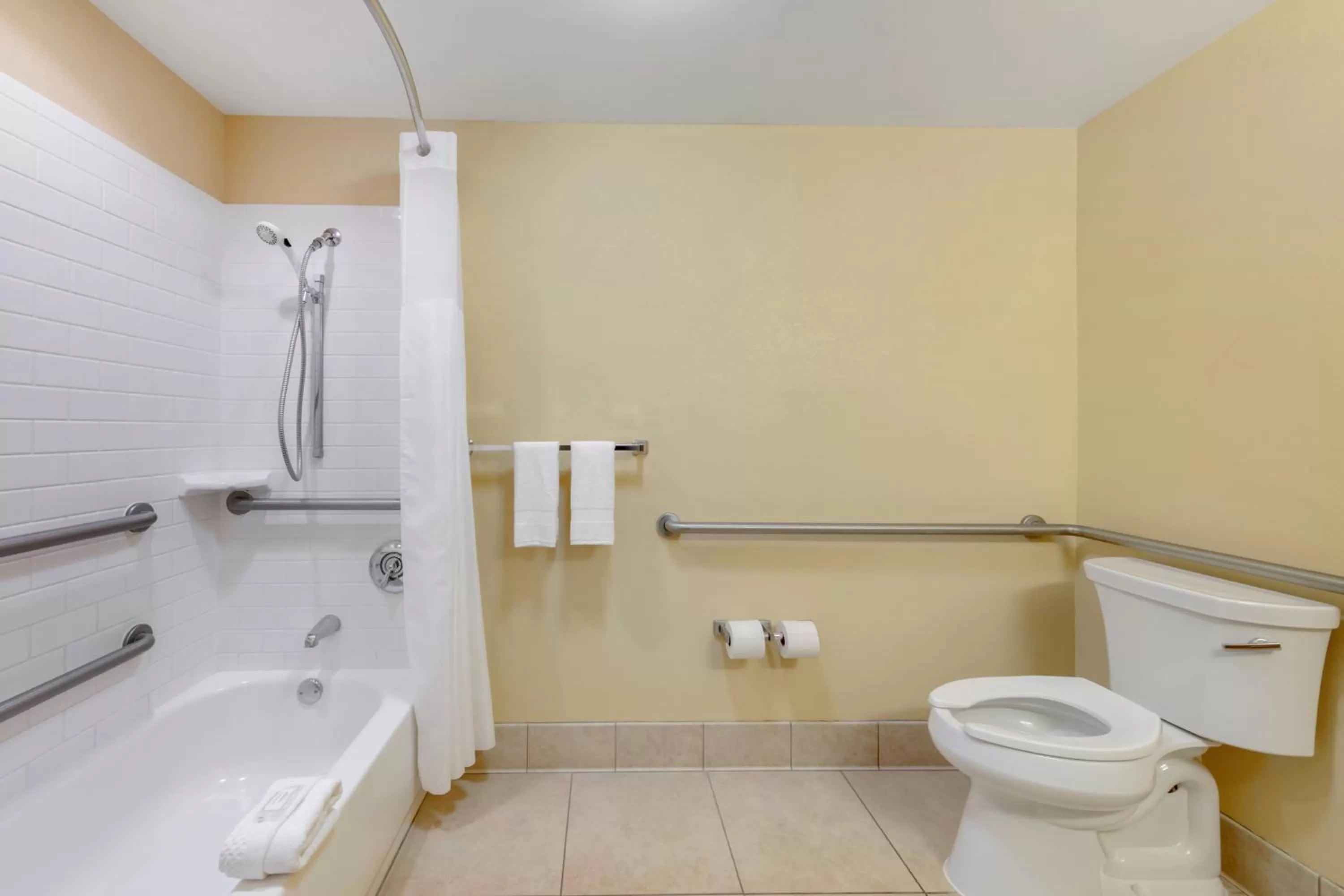 Accessible Room, 2 Double Beds, Accessible Tub, Non-Smoking in Clarion Hotel Anaheim Resort