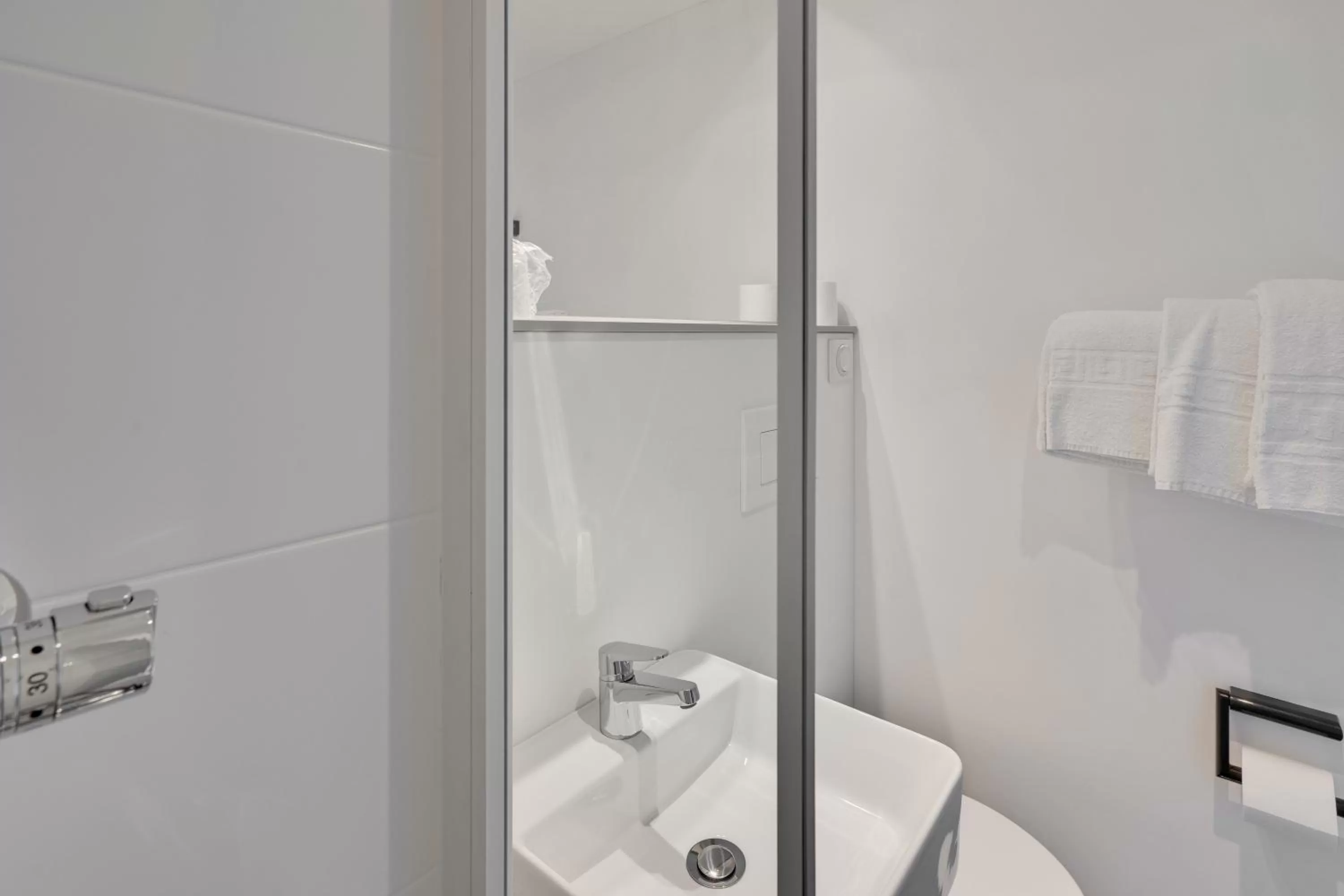 Bathroom in balladins Blois