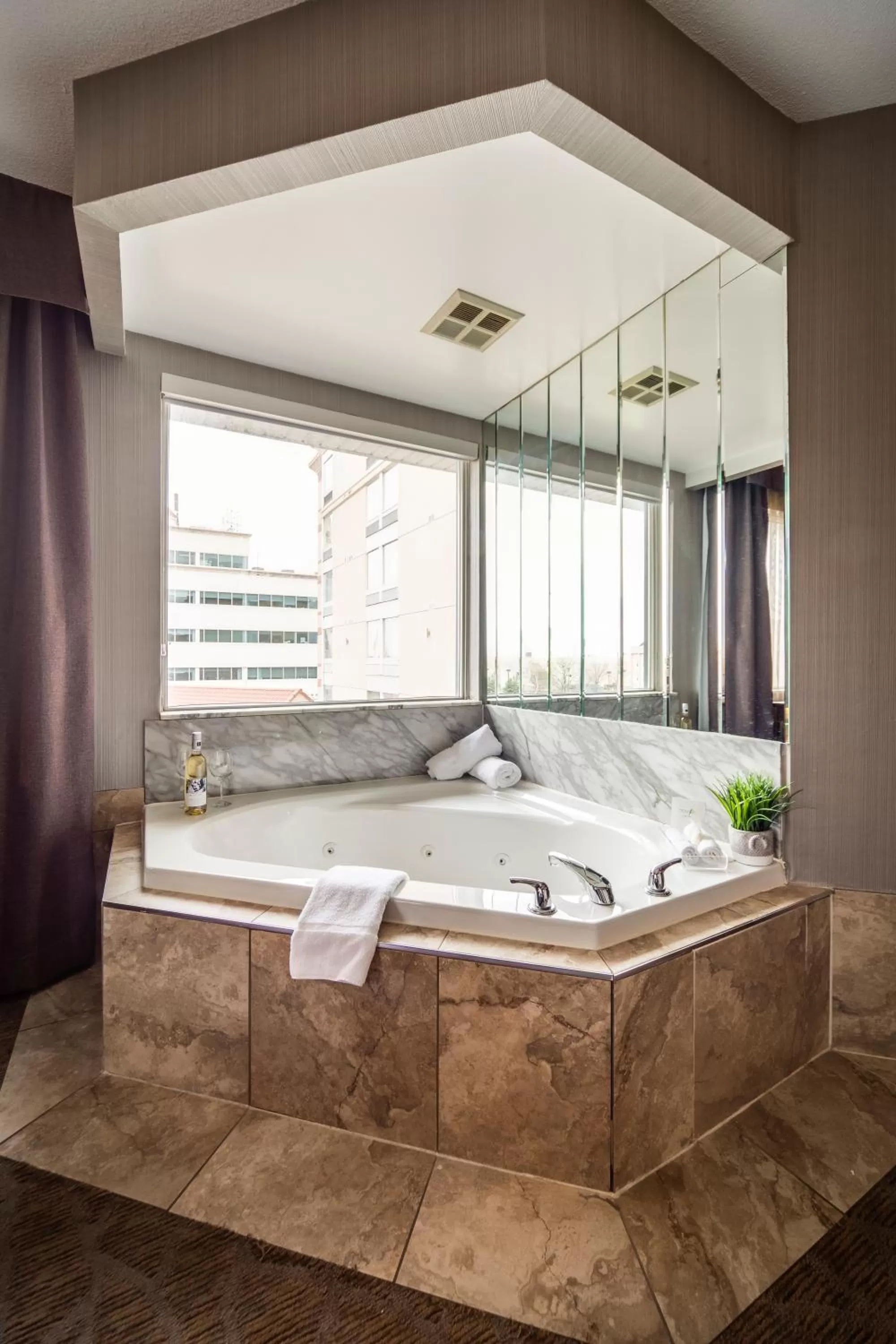 King Suite with Jetted Tub in Monte Carlo Inn Airport Suites