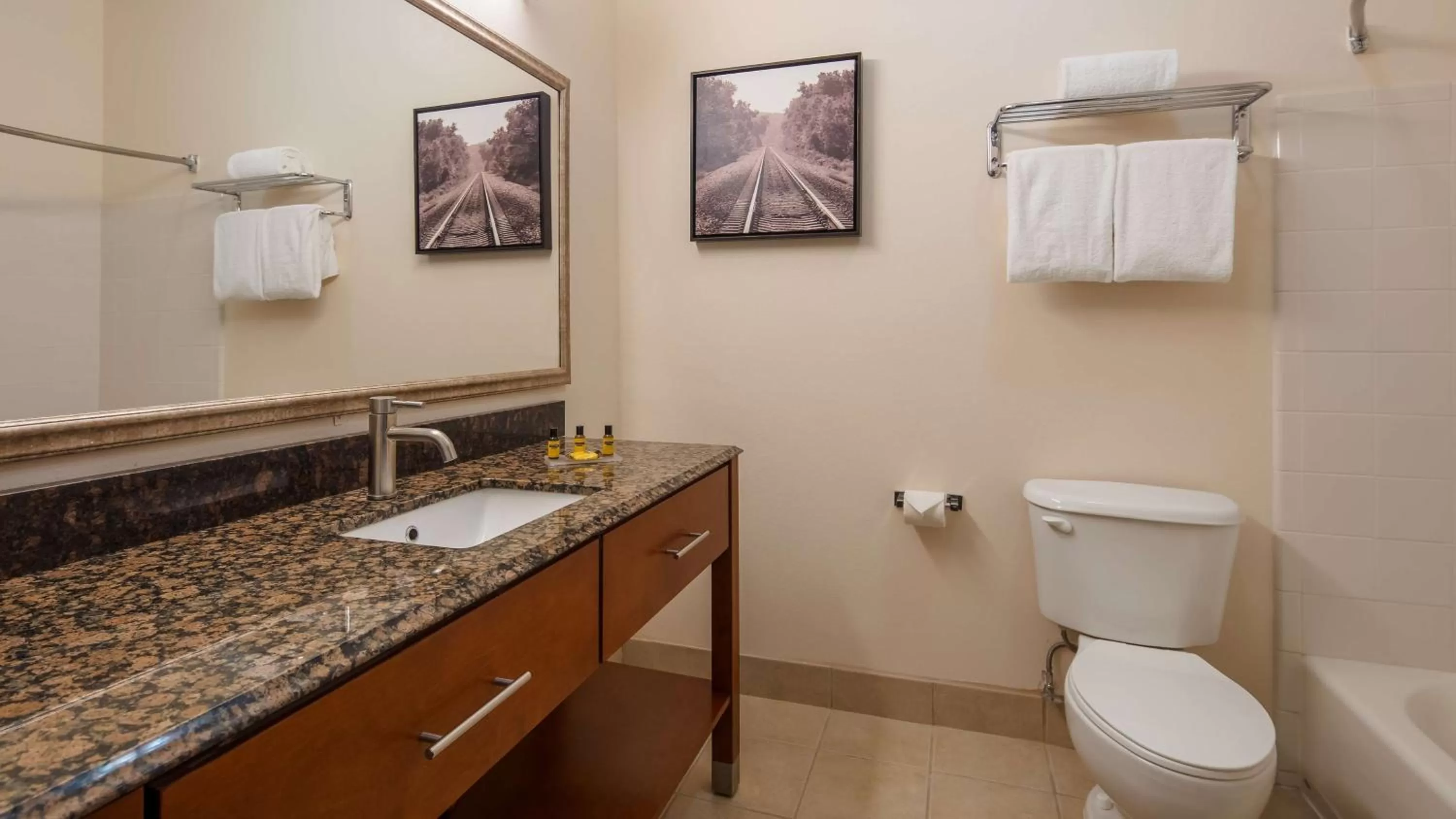 King Suite - Non-Smoking in Best Western Plus Wakeeney Inn & Suites
