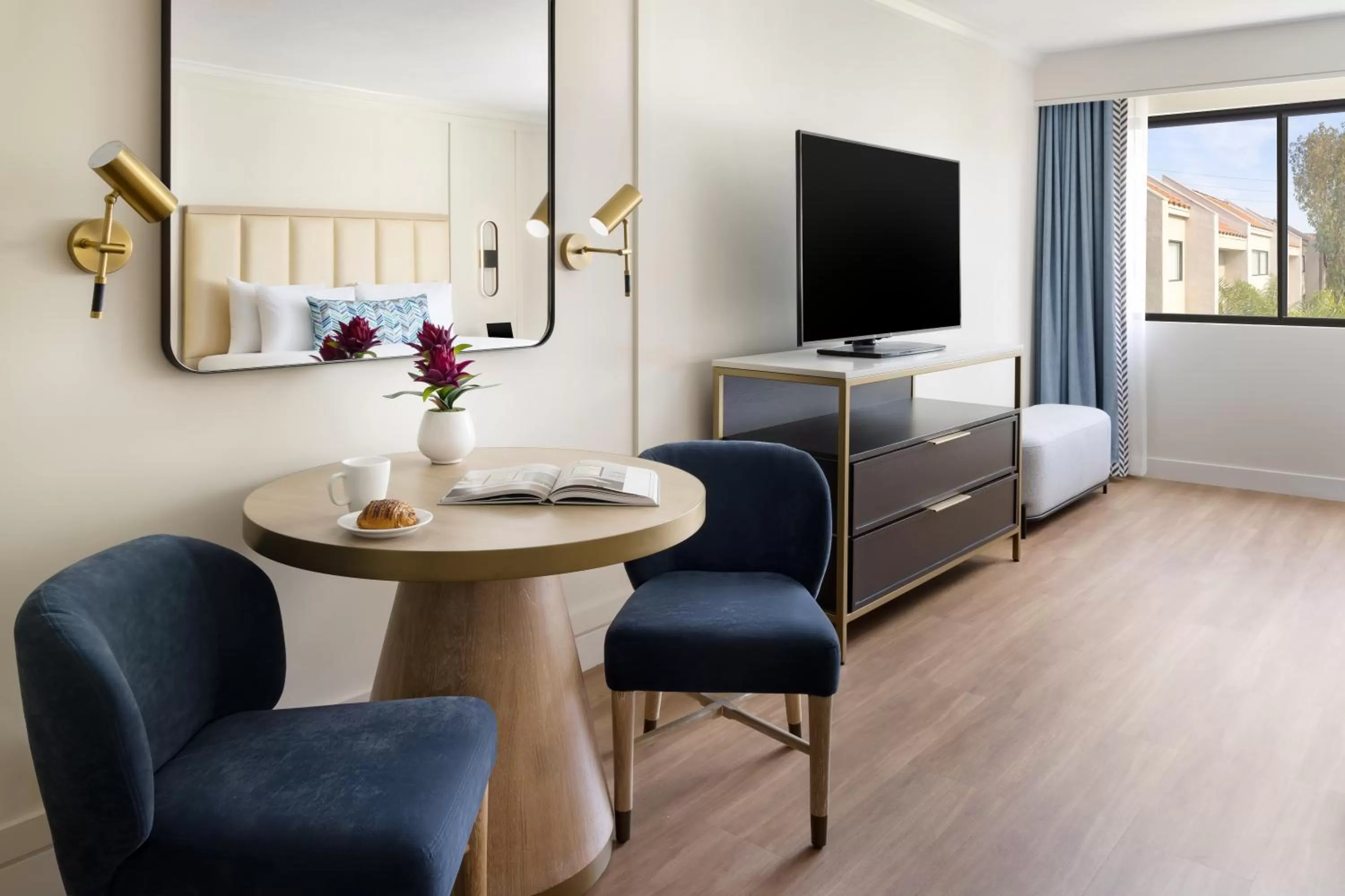 King Room - Disability Access in The Anza-a Calabasas Hotel