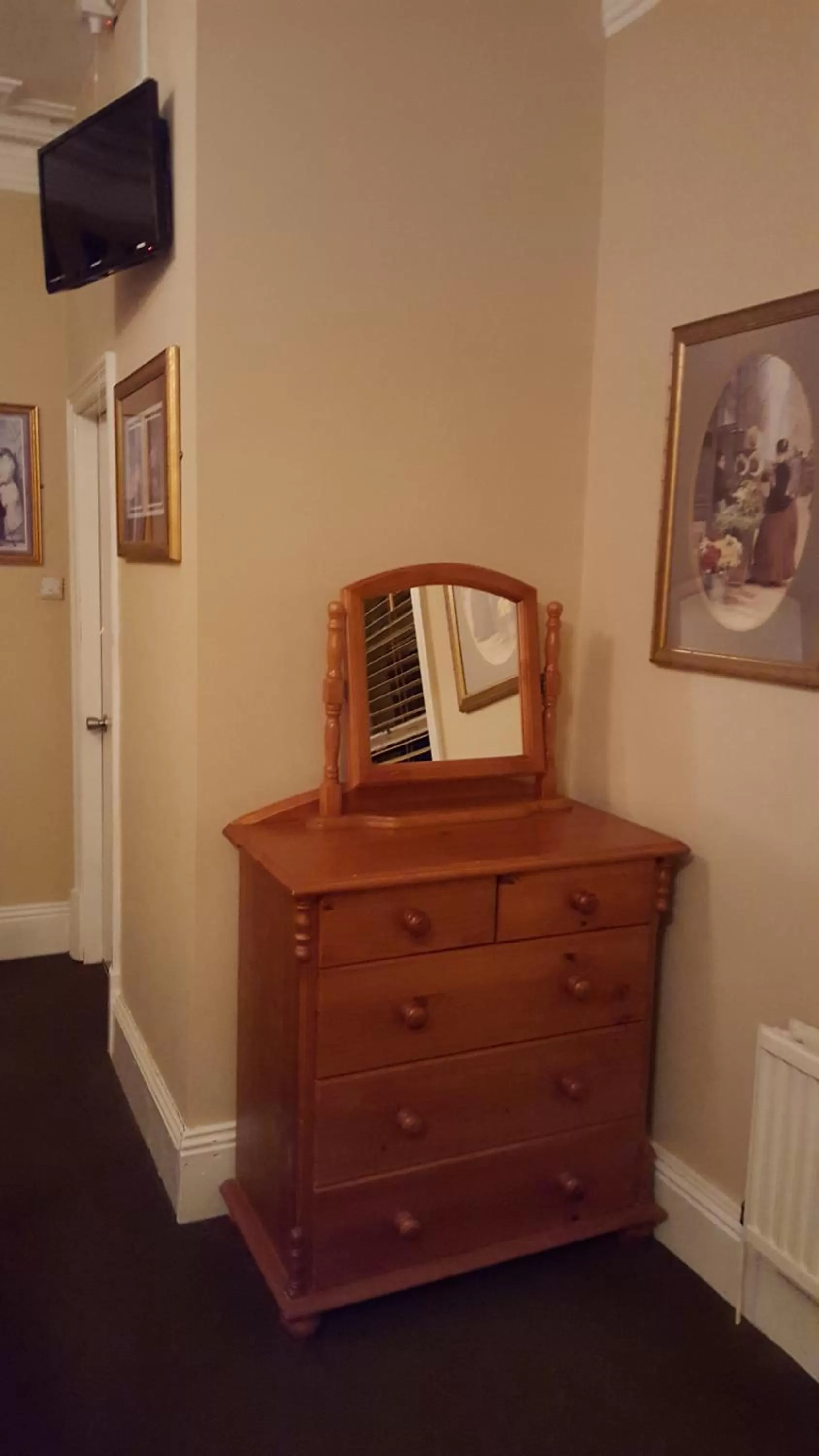 Double Room with Private Bathroom in Locomotion