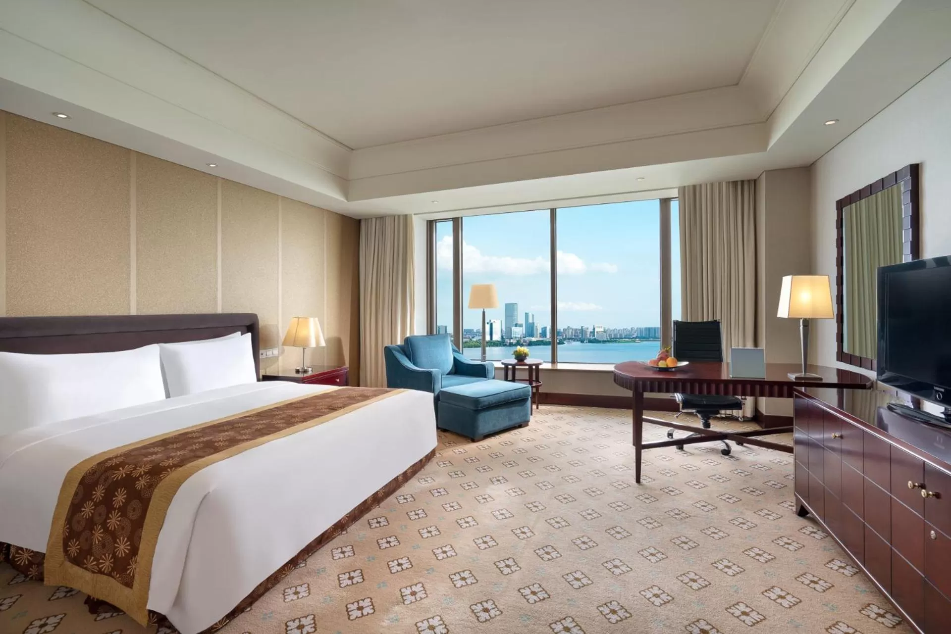 Executive Lake View King Room in Kempinski Hotel Suzhou