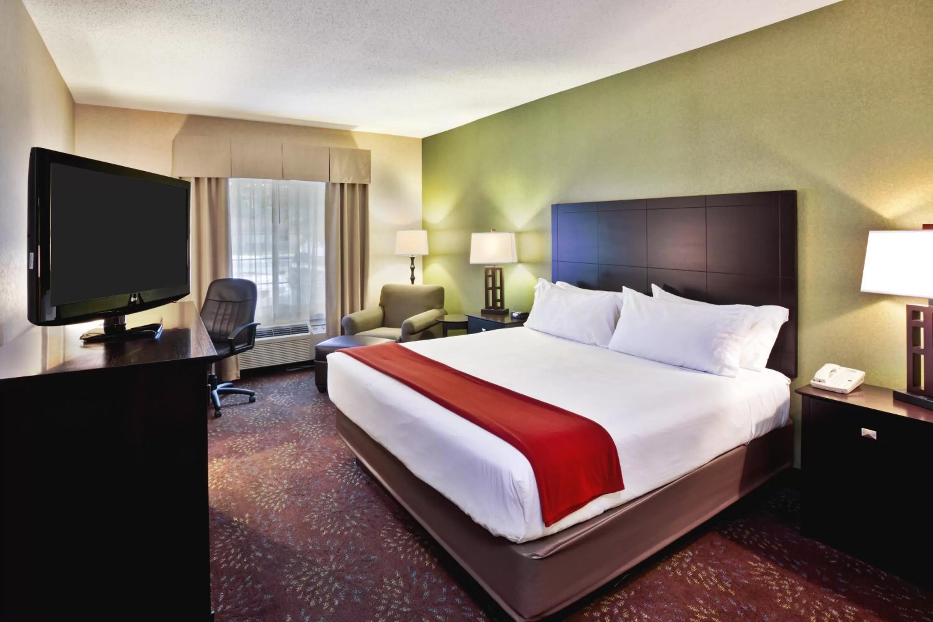 King Room - Hearing Accessible/Non-Smoking  in Holiday Inn Express Hotel & Suites Woodhaven by IHG