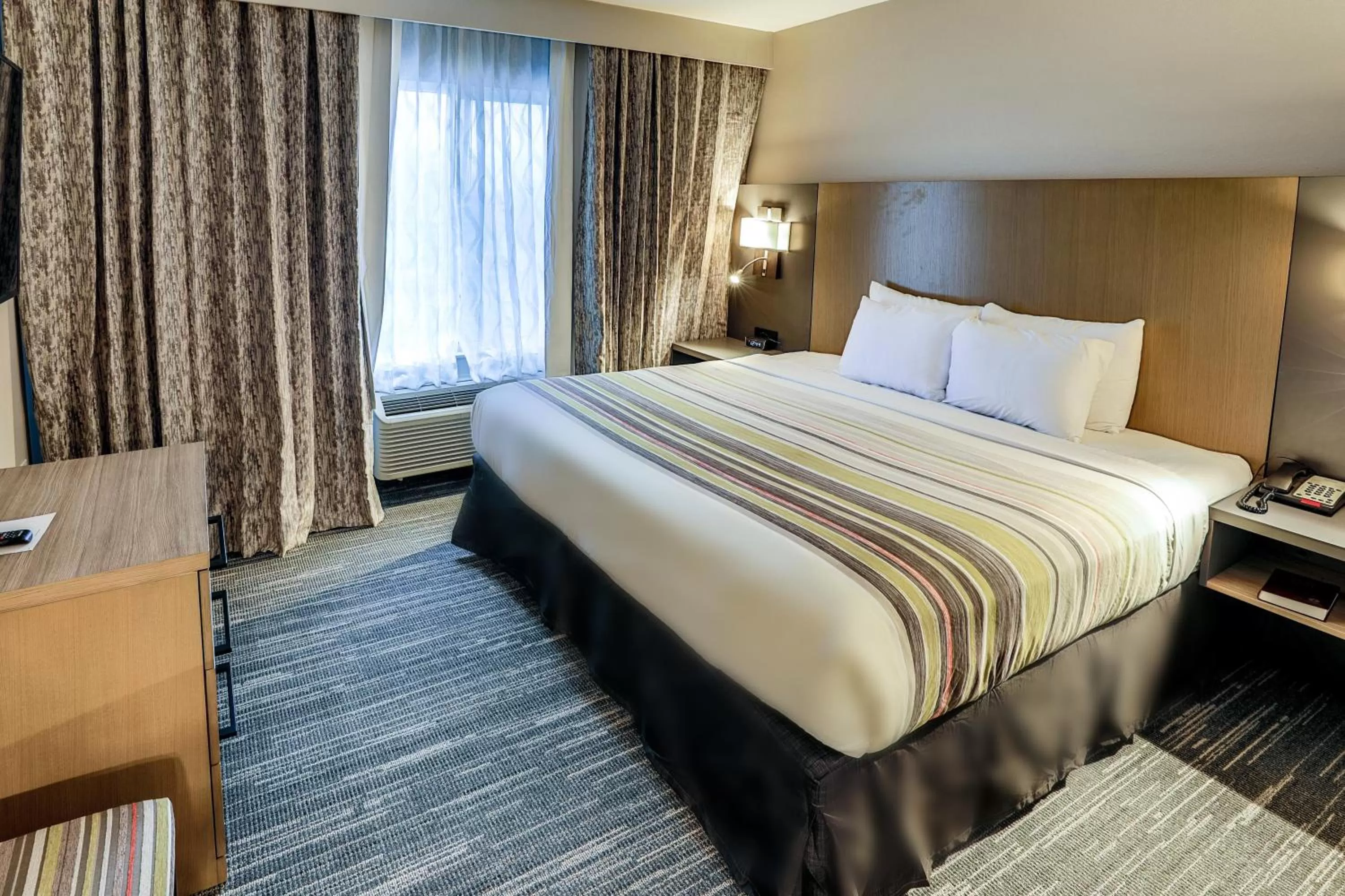 King Suite with Sofa Bed - Non Smoking in Country Inn & Suites by Radisson Nashville Airport TN