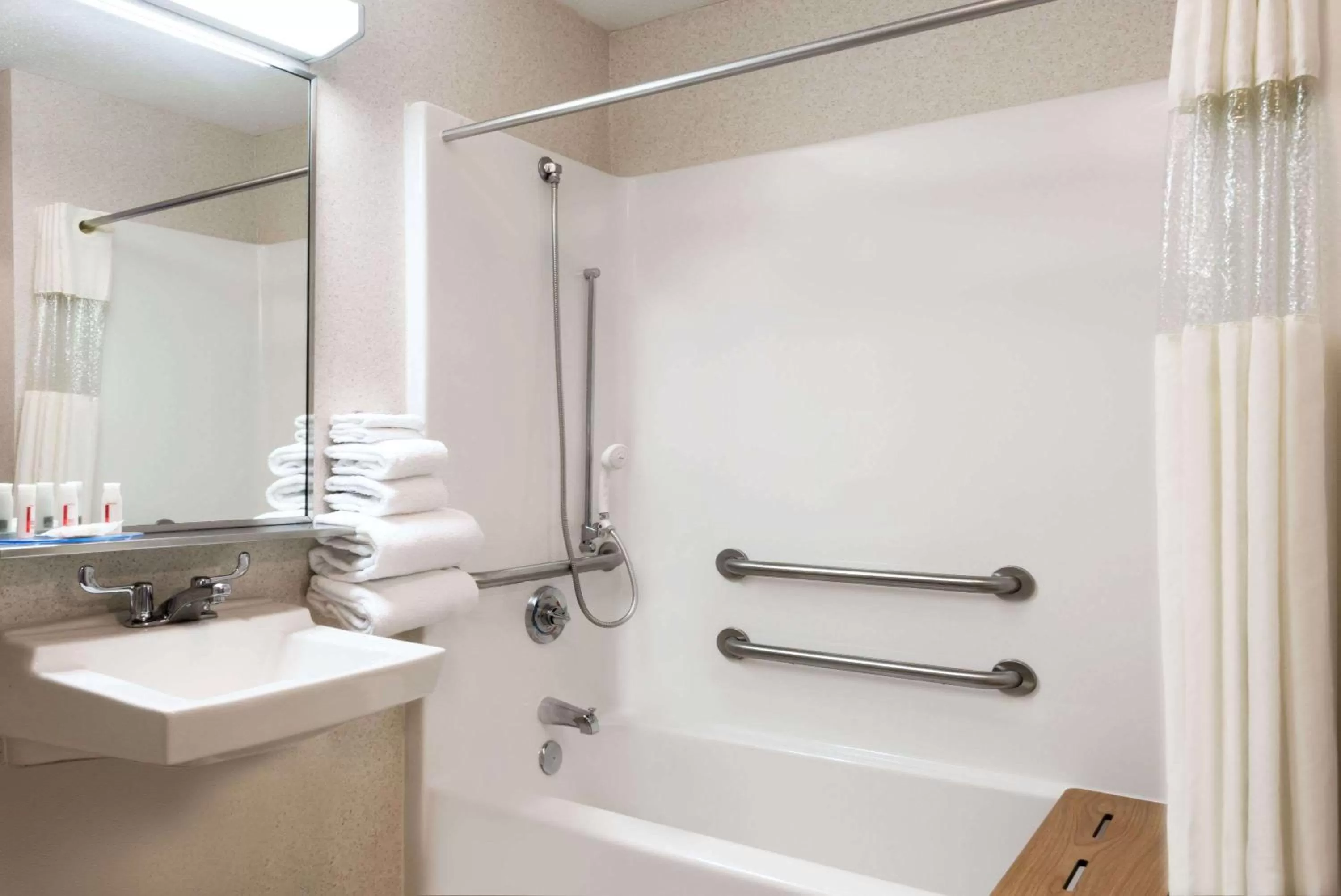 King Studio Suite - Non-SmokingÂ  in Baymont by Wyndham Columbus/Rickenbacker