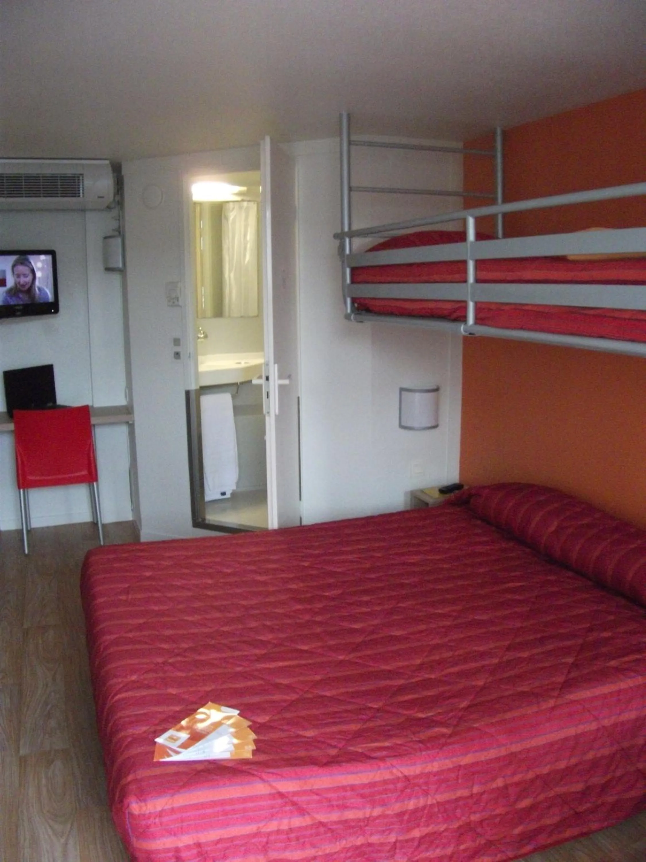 Triple Room in Premiere Classe Bayonne