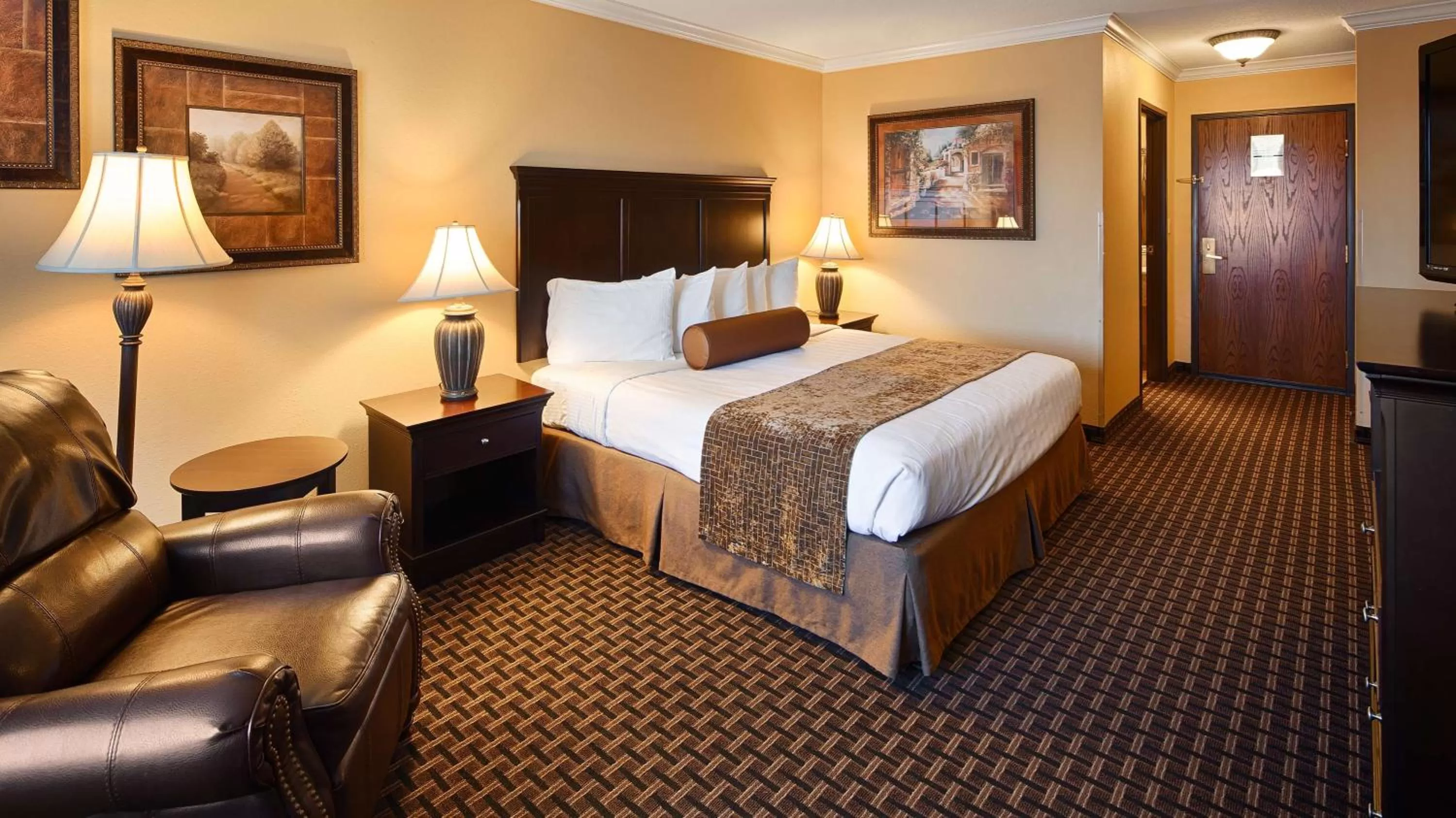 King Room with Bath Tub - Disability Access/Non-Smoking  in Best Western Plus Southpark Inn & Suites