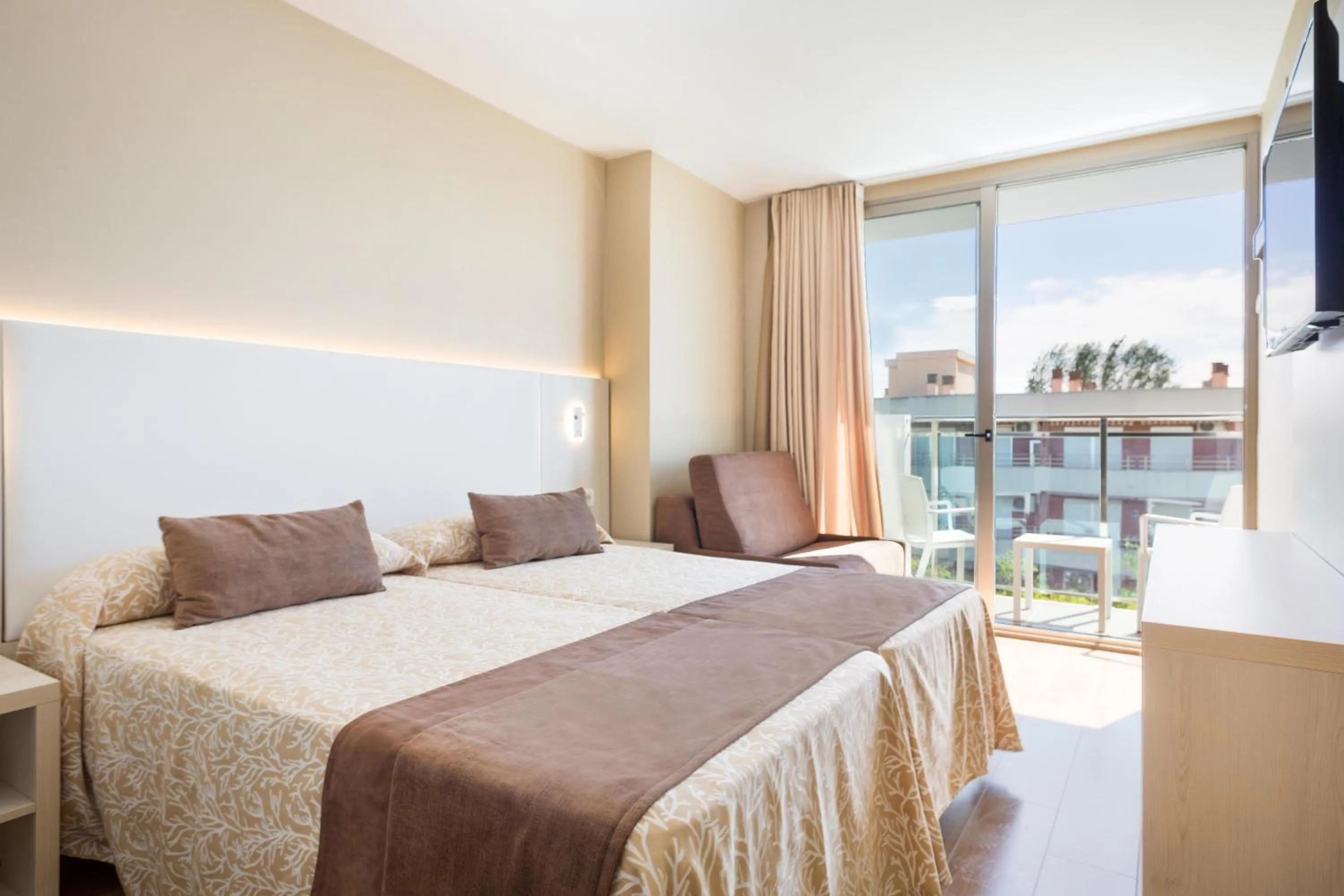 Standard Double Room (3 Adults) in Hotel Best Maritim