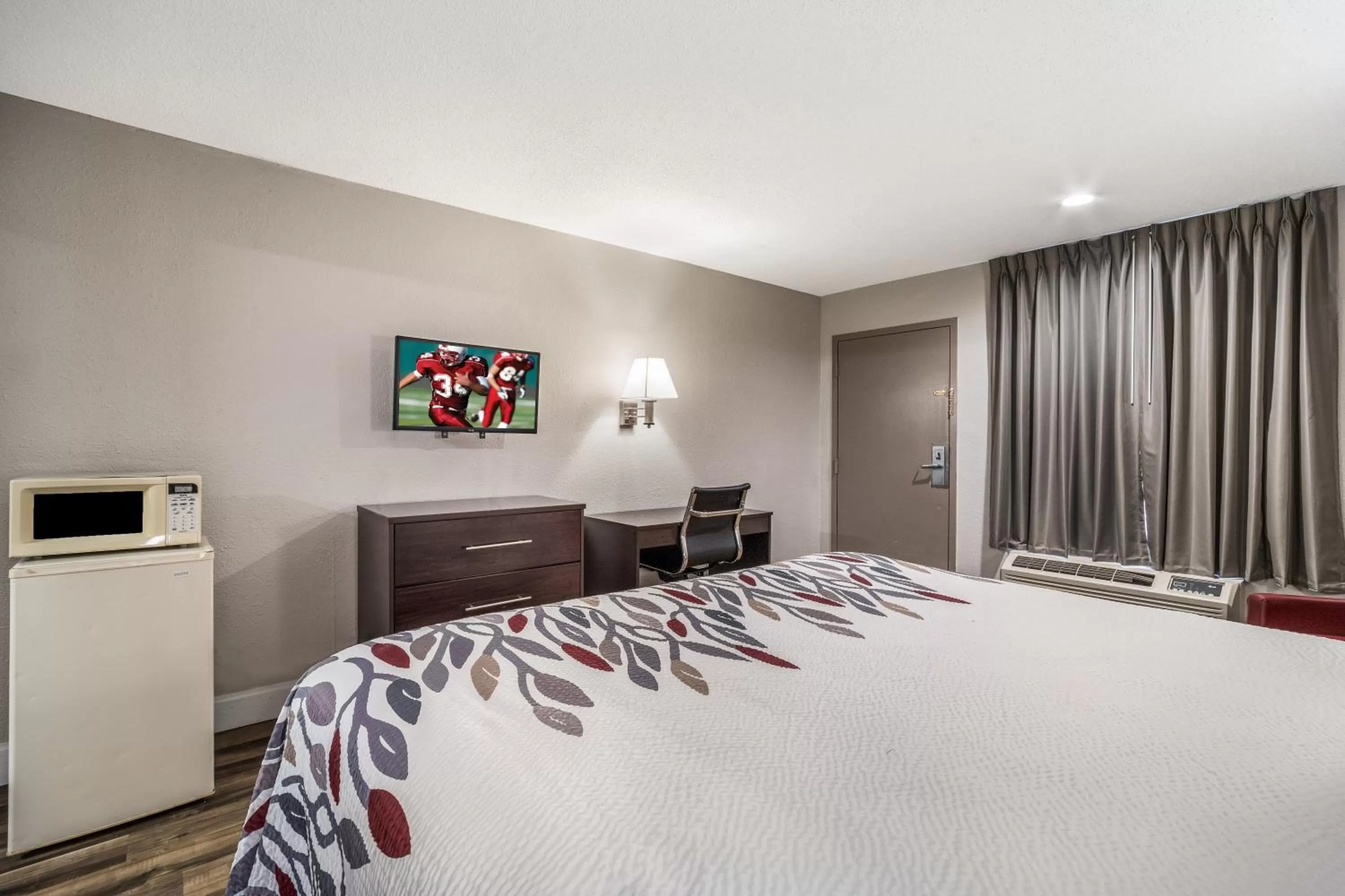 Deluxe King Room Smoking in Red Roof Inn Sumter