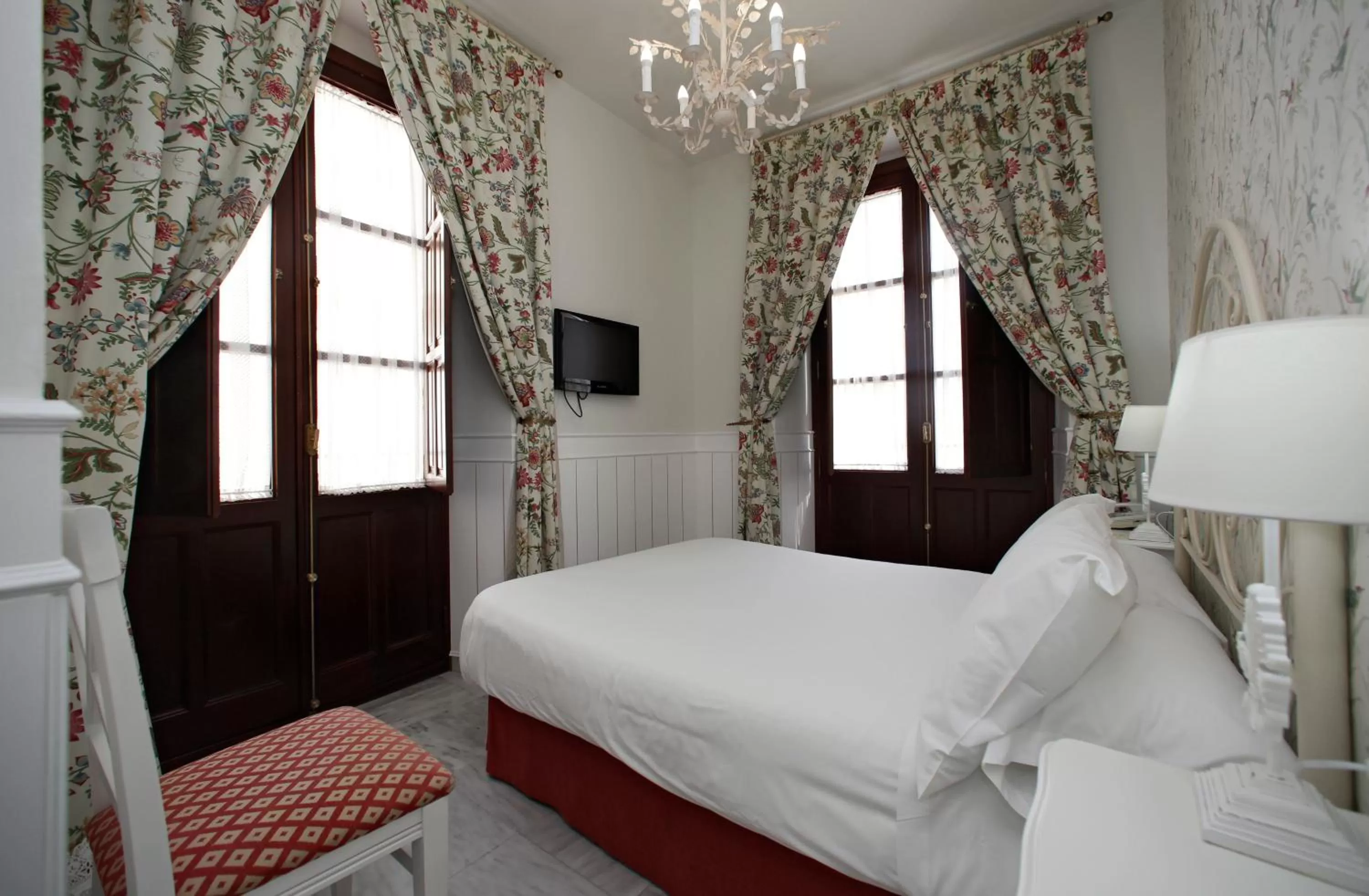 Budget Double Room in Basic Hotel Puerta de Sevilla