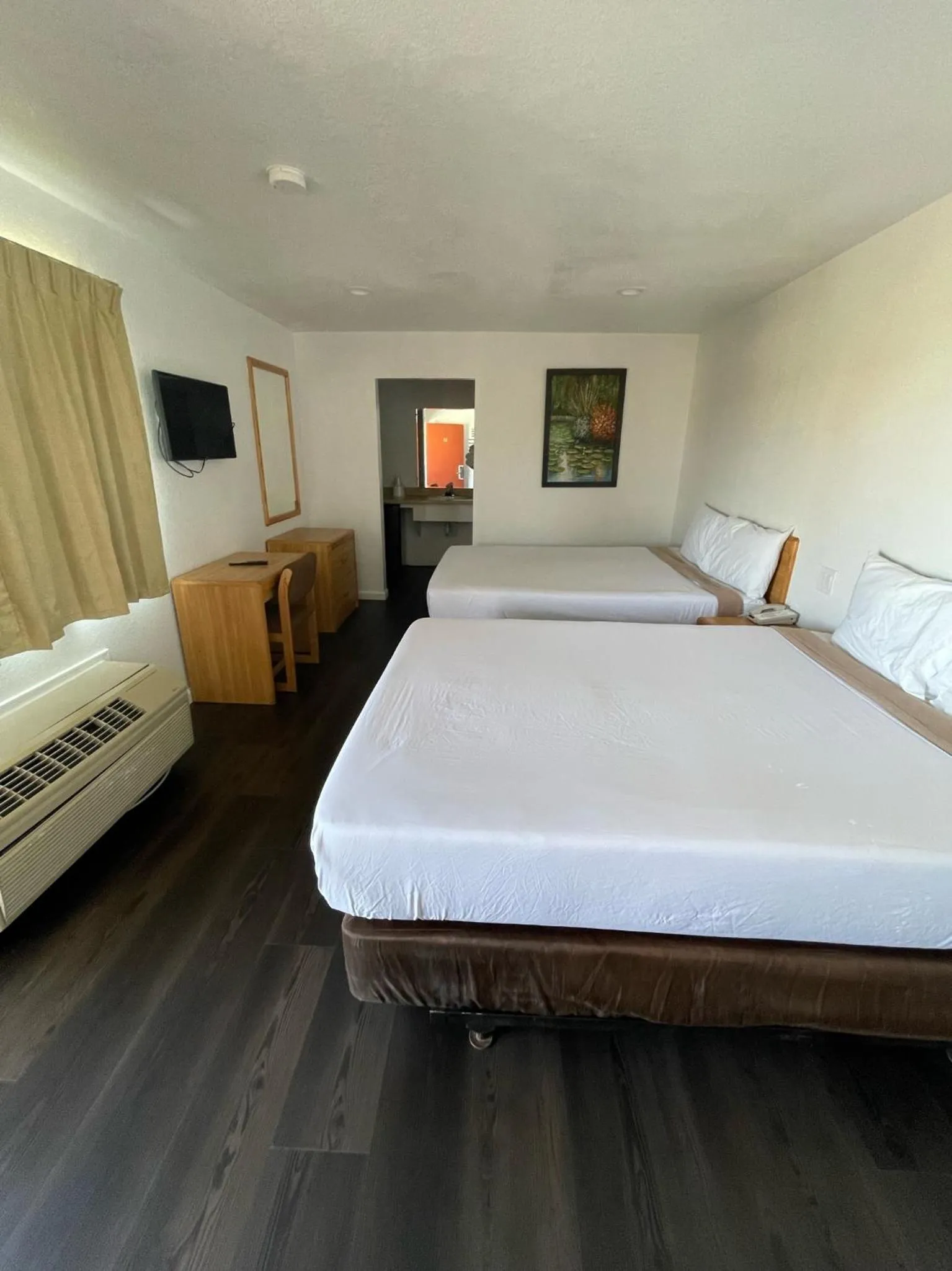 Budget Double Room- Smoking in Palms Inn & Suites