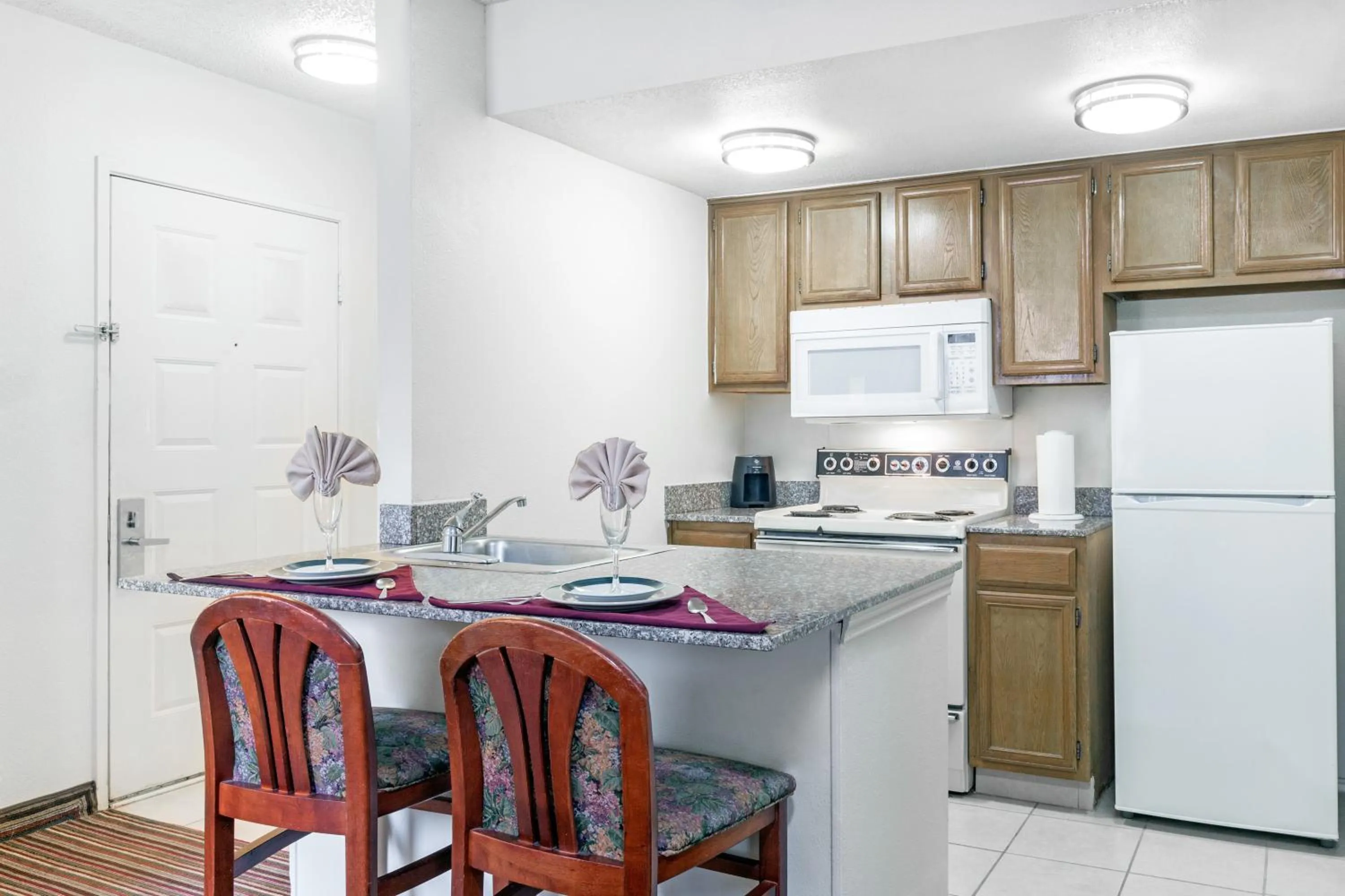 Loft Suite with One King and One Queen Bed - Smoking in Hawthorn Suites by Wyndham Richardson