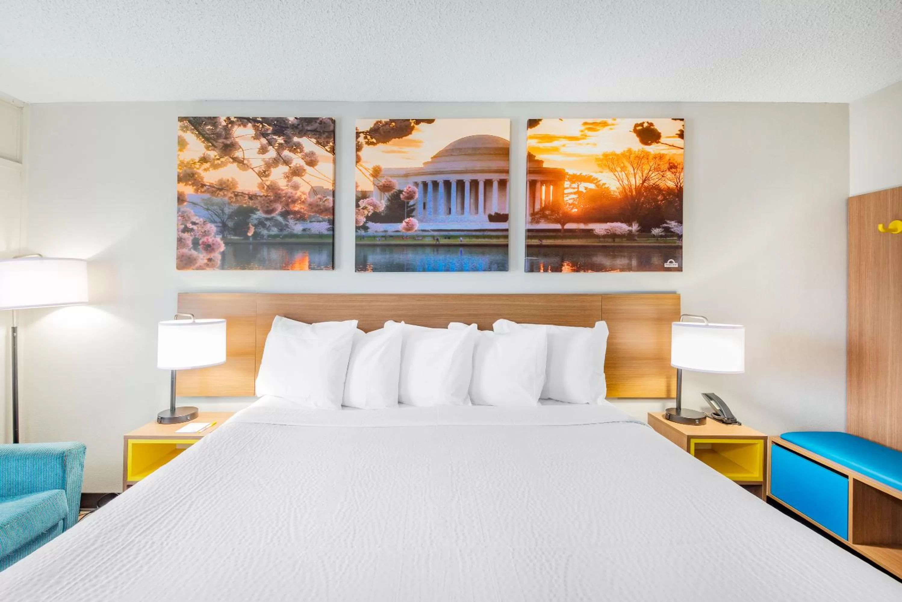 King Room - Disability Access/Non-Smoking in Days Inn by Wyndham Charlottesville/University Area