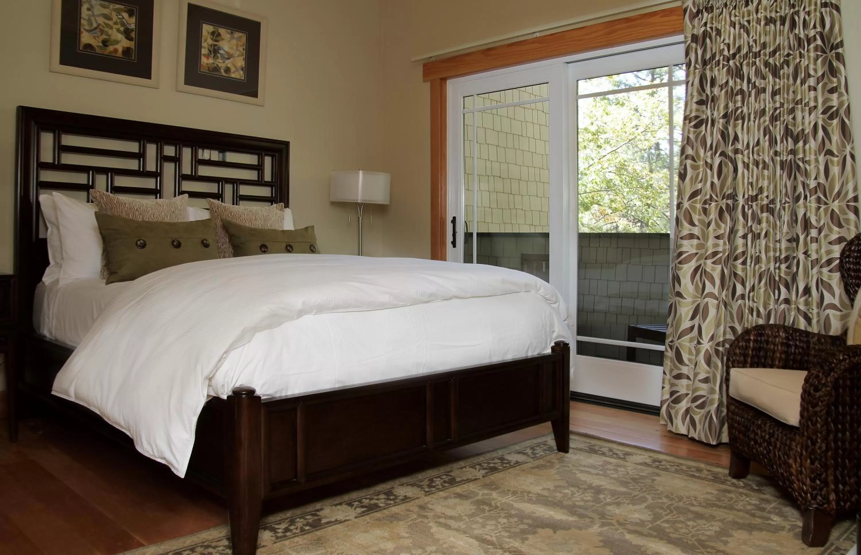 King Room with Balcony in The Grand Idyllwild Lodge