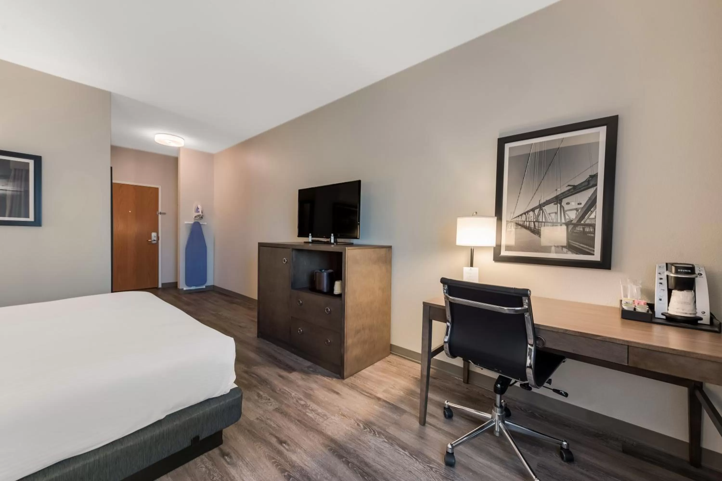 King Room in SureStay Plus Hotel by Best Western Highland Poughkeepsie