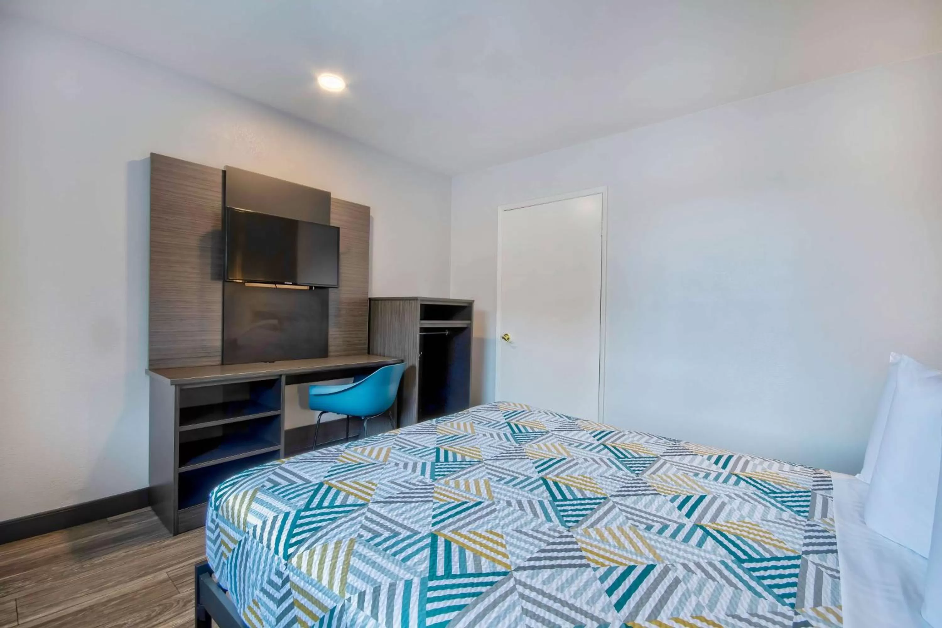 Queen Room - Disability Access in Motel 6-Marina, CA - Monterey