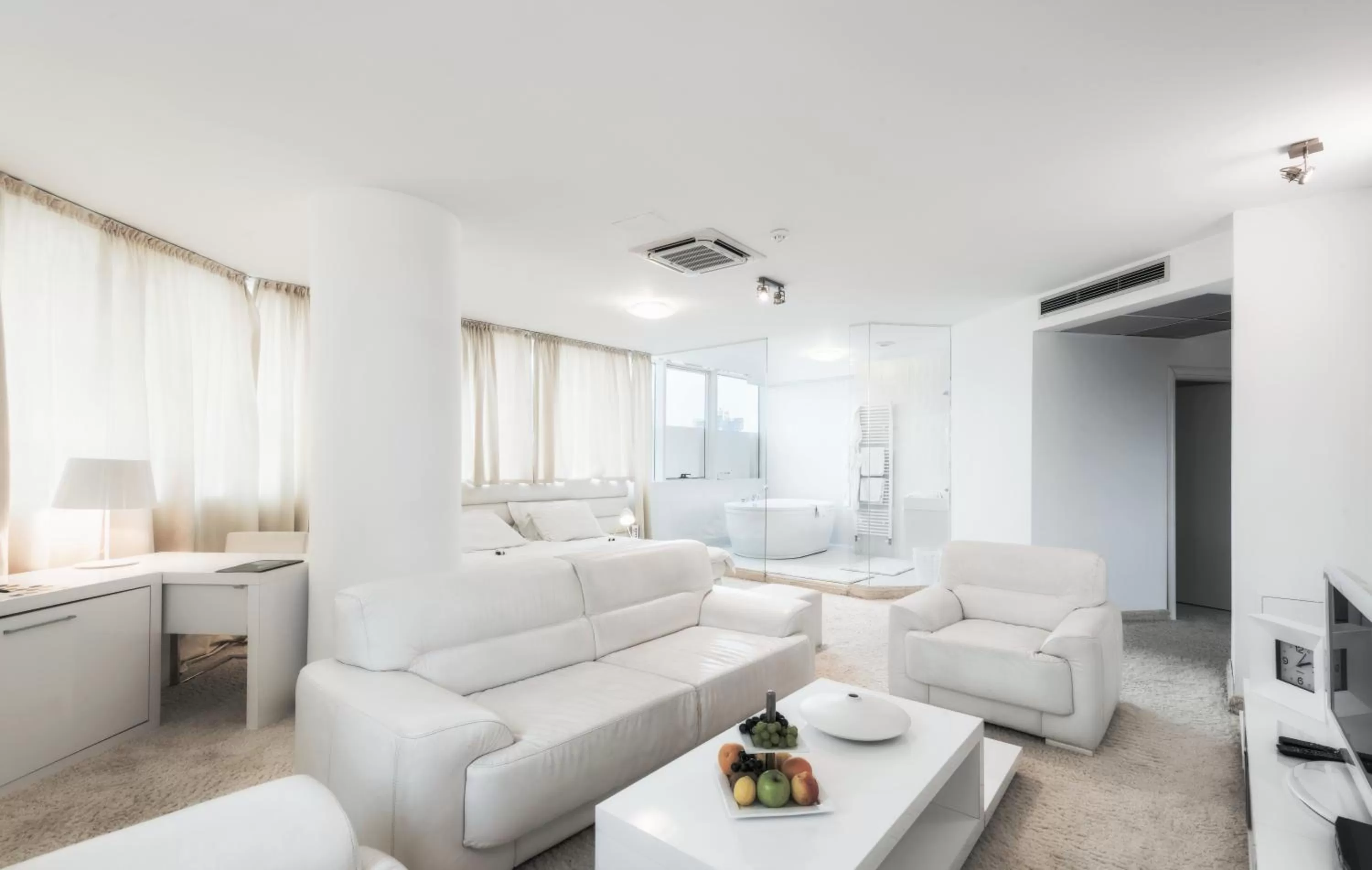 Pure White Apartment in Hotel Arka
