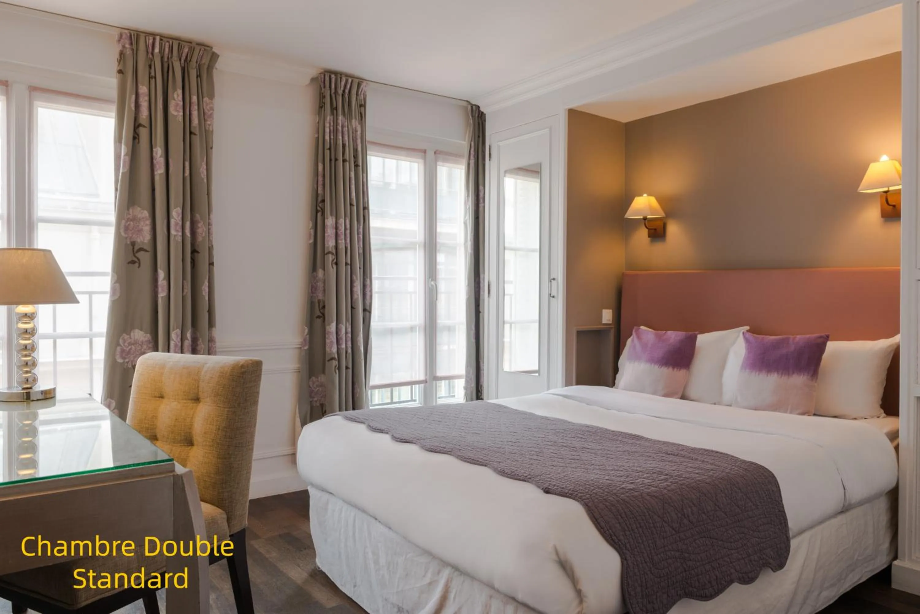 Photo of the whole room, Bed in Hôtel Gaillon Opera