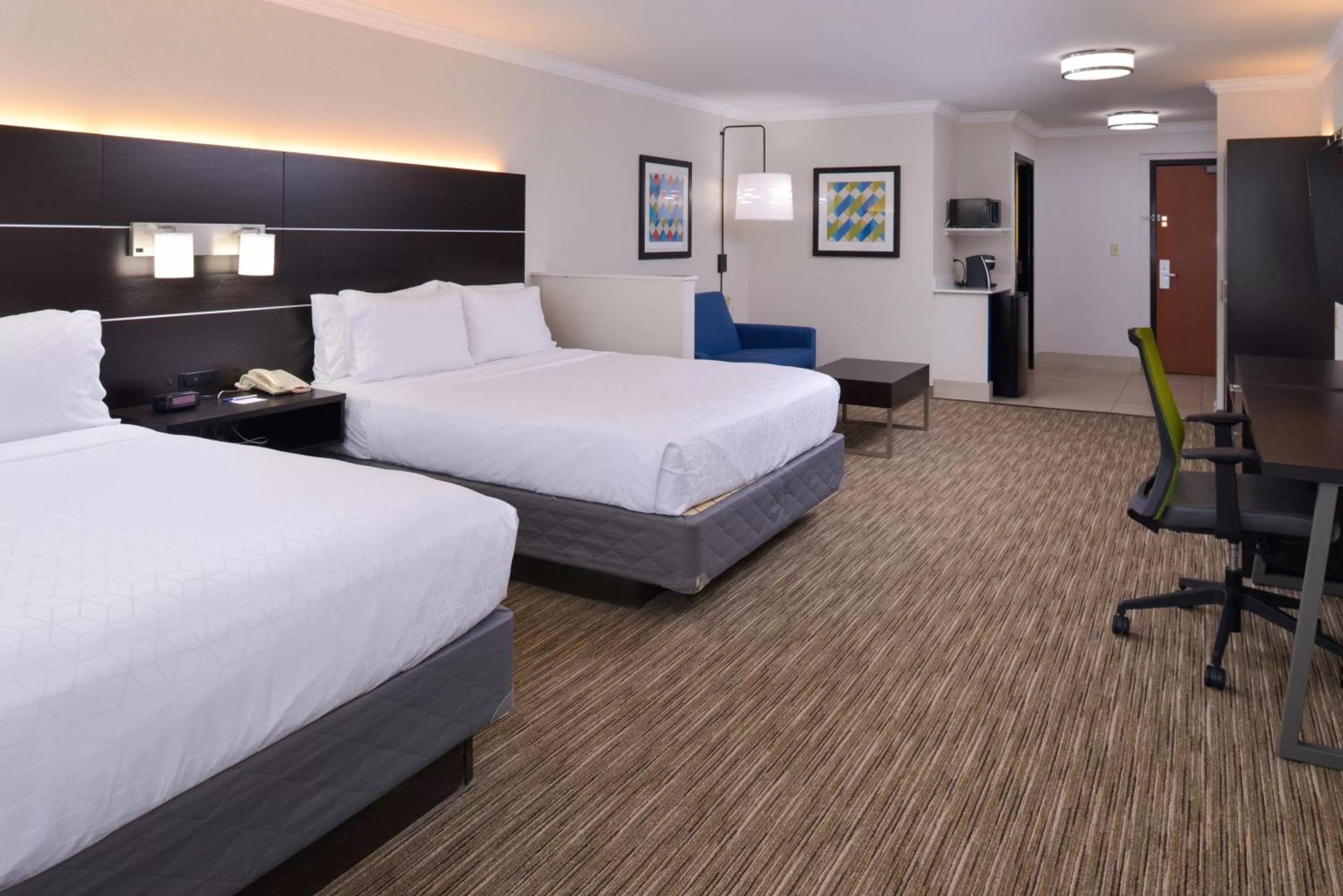 Standard Queen Room with Two Queen Beds and Mobility Accessible Tub in Holiday Inn Express & Suites Austin NW - Lakeline by IHG