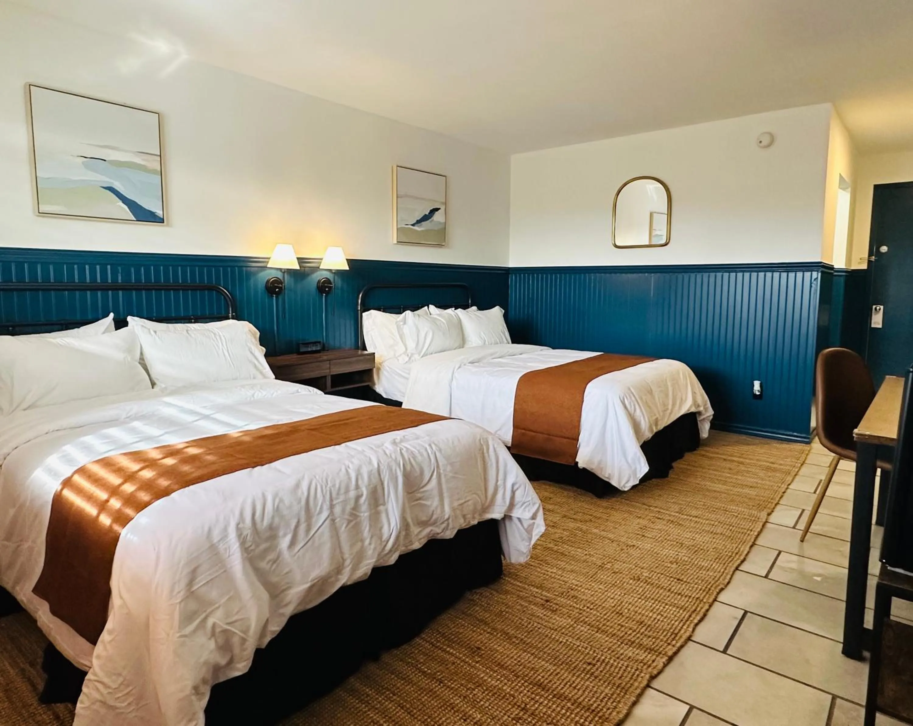 Double Room with Two Double Beds in Budget Host East End Hotel in Riverhead