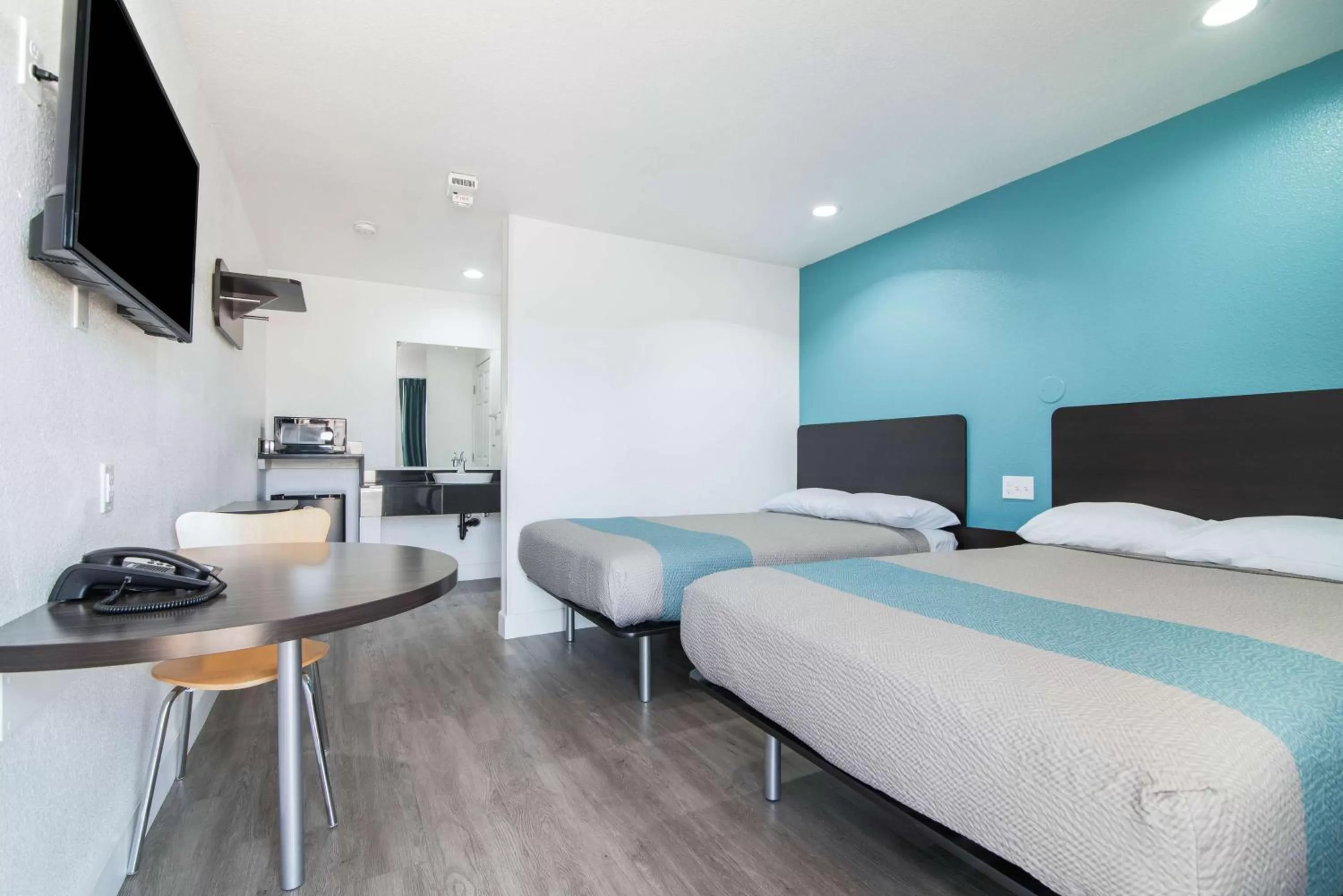 Deluxe Quadruple Room - single occupancy - Smoking in Motel 6-Moreno Valley, CA - Perris