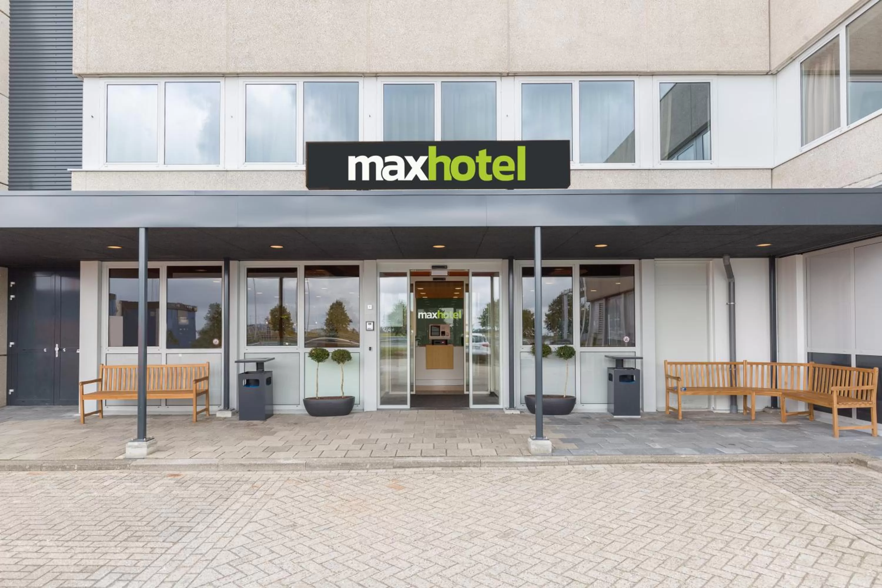 Maxhotel Amsterdam Airport Schiphol - Recently Renovated