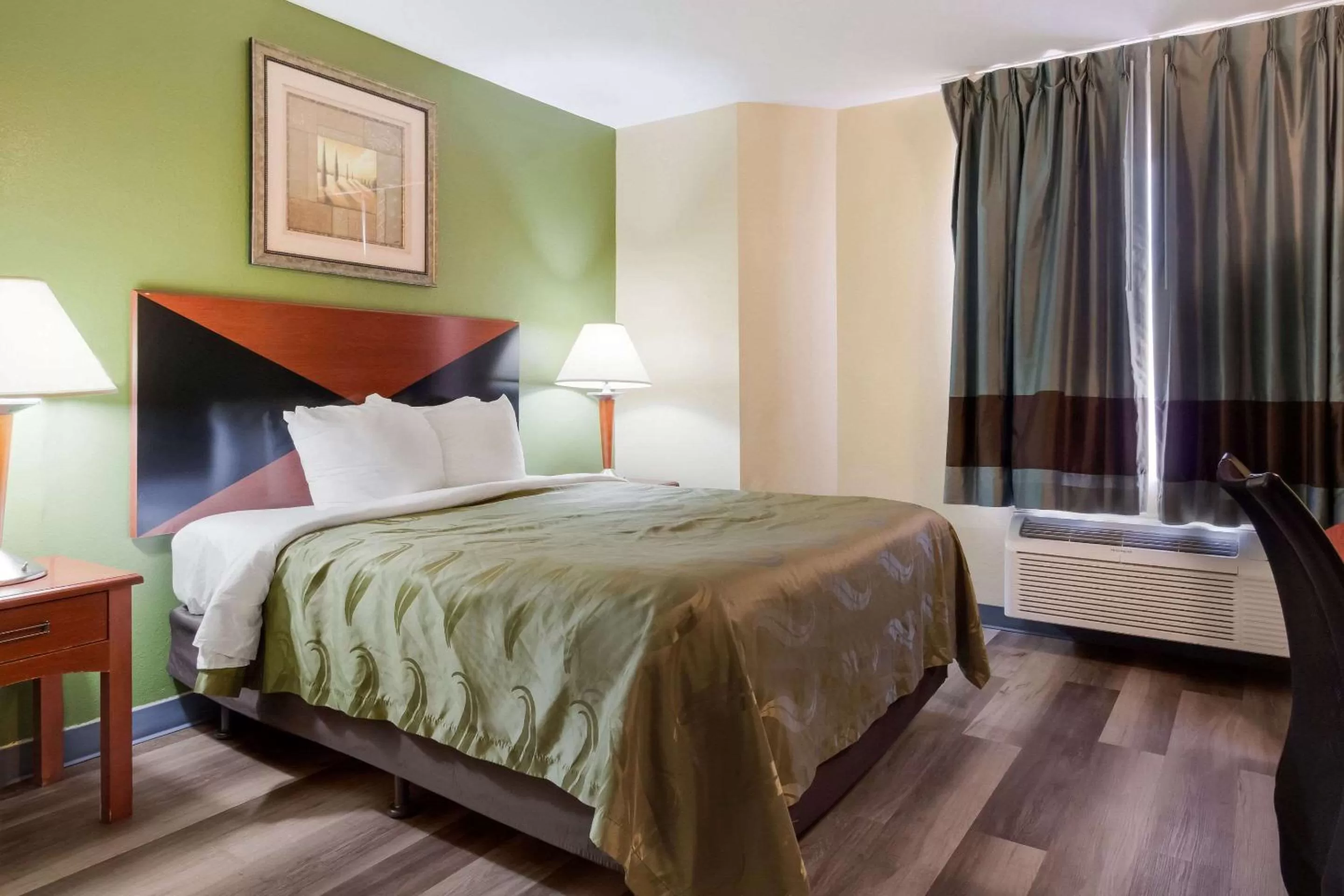 Queen Room - Non-Smoking in Quality Inn Baytown - Houston East