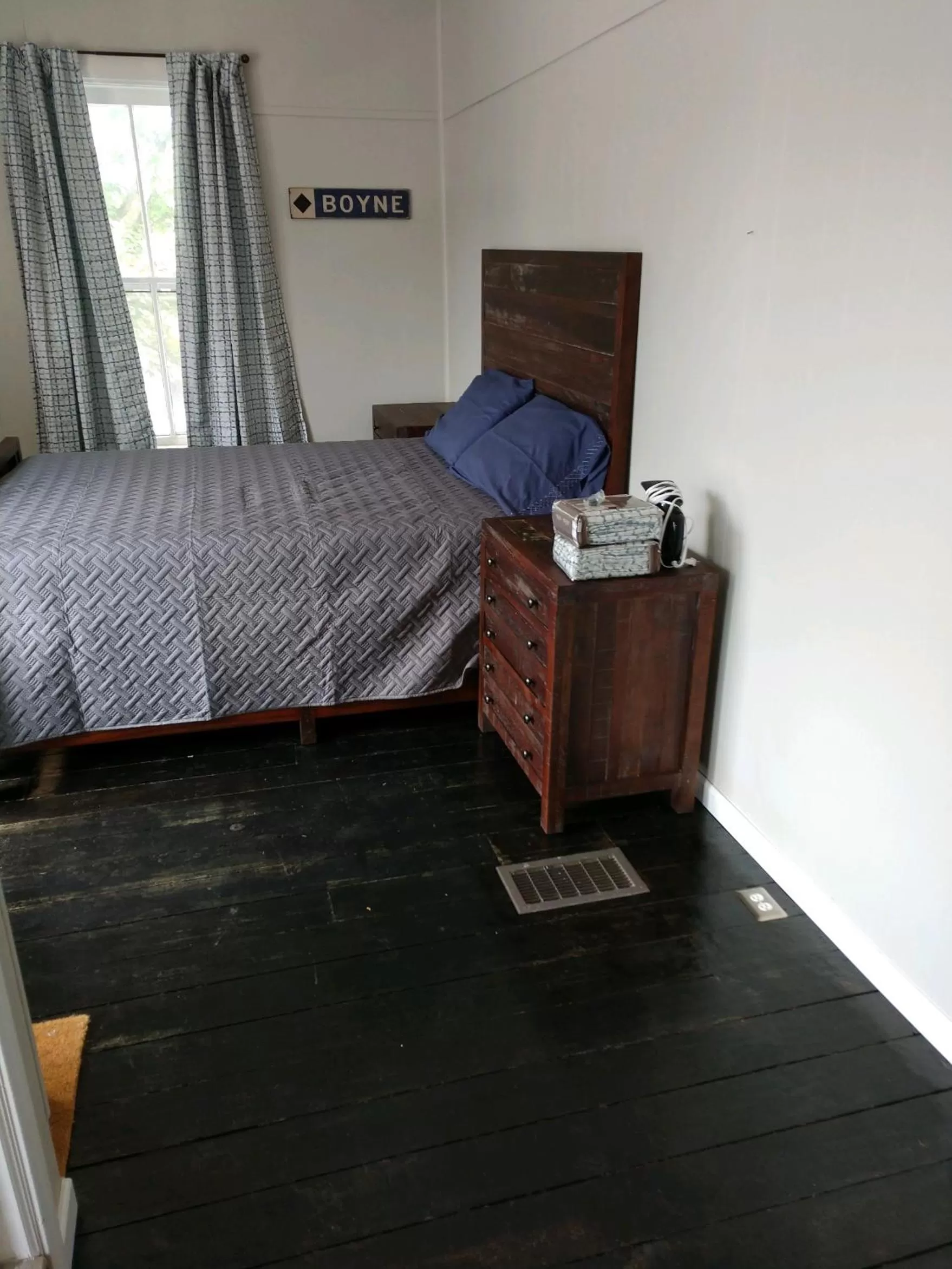 Deluxe Double Room - single occupancy in Charlevoix House