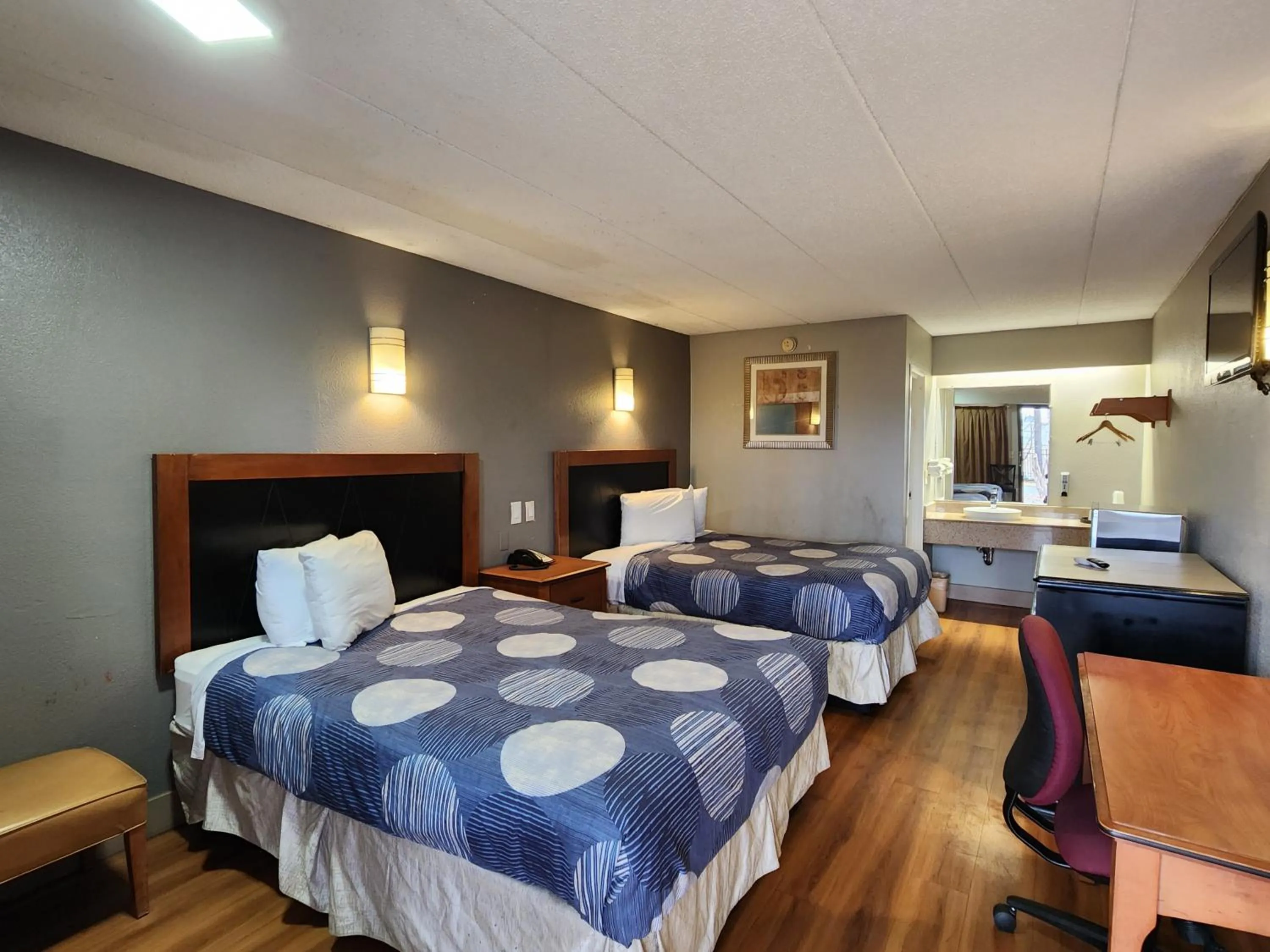 Queen Room with Two Queen Beds - Non-Smoking in Americas Best Value Inn and Suites Little Rock