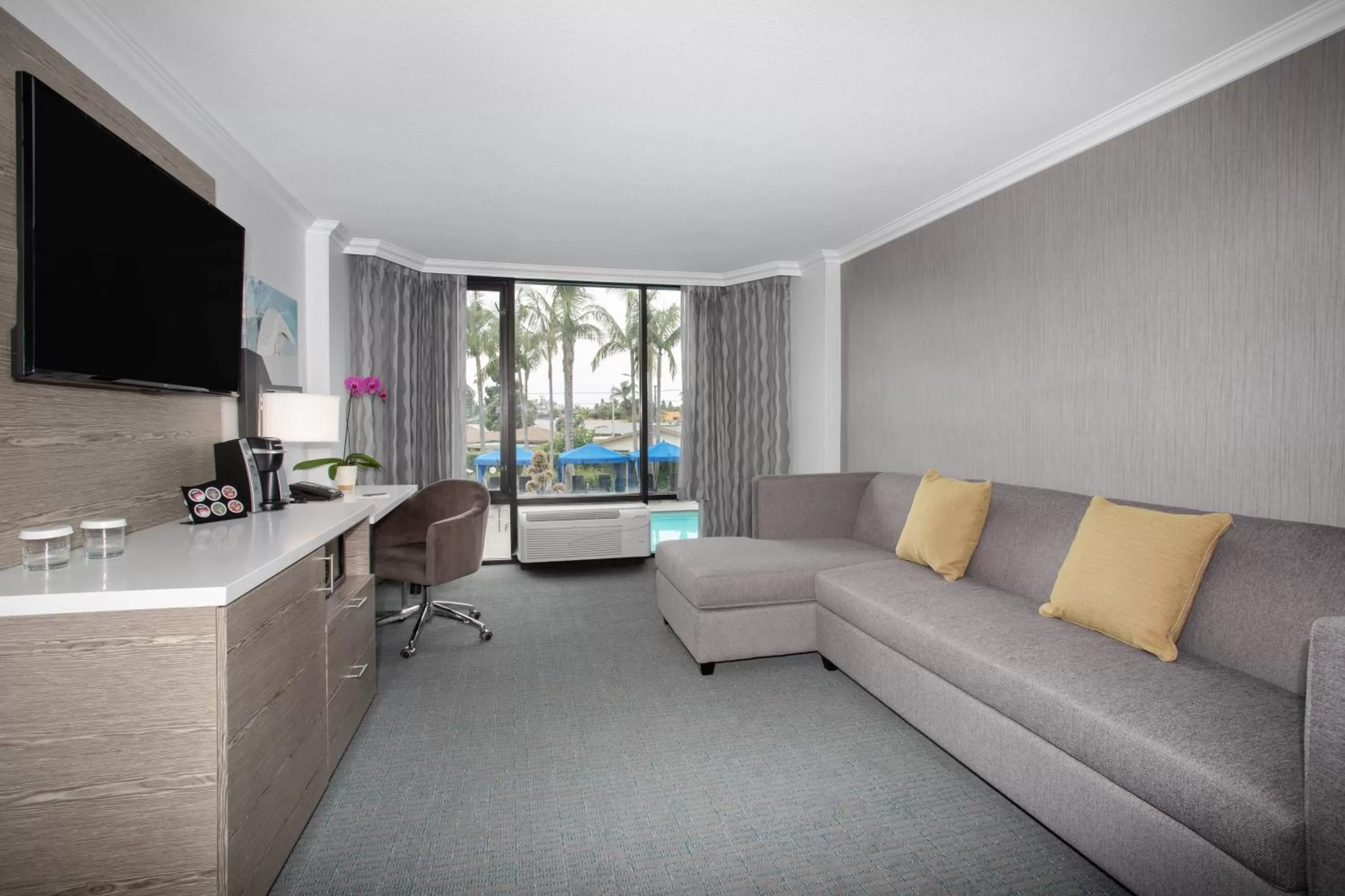 Junior King Suite in Crowne Plaza Costa Mesa Orange County by IHG