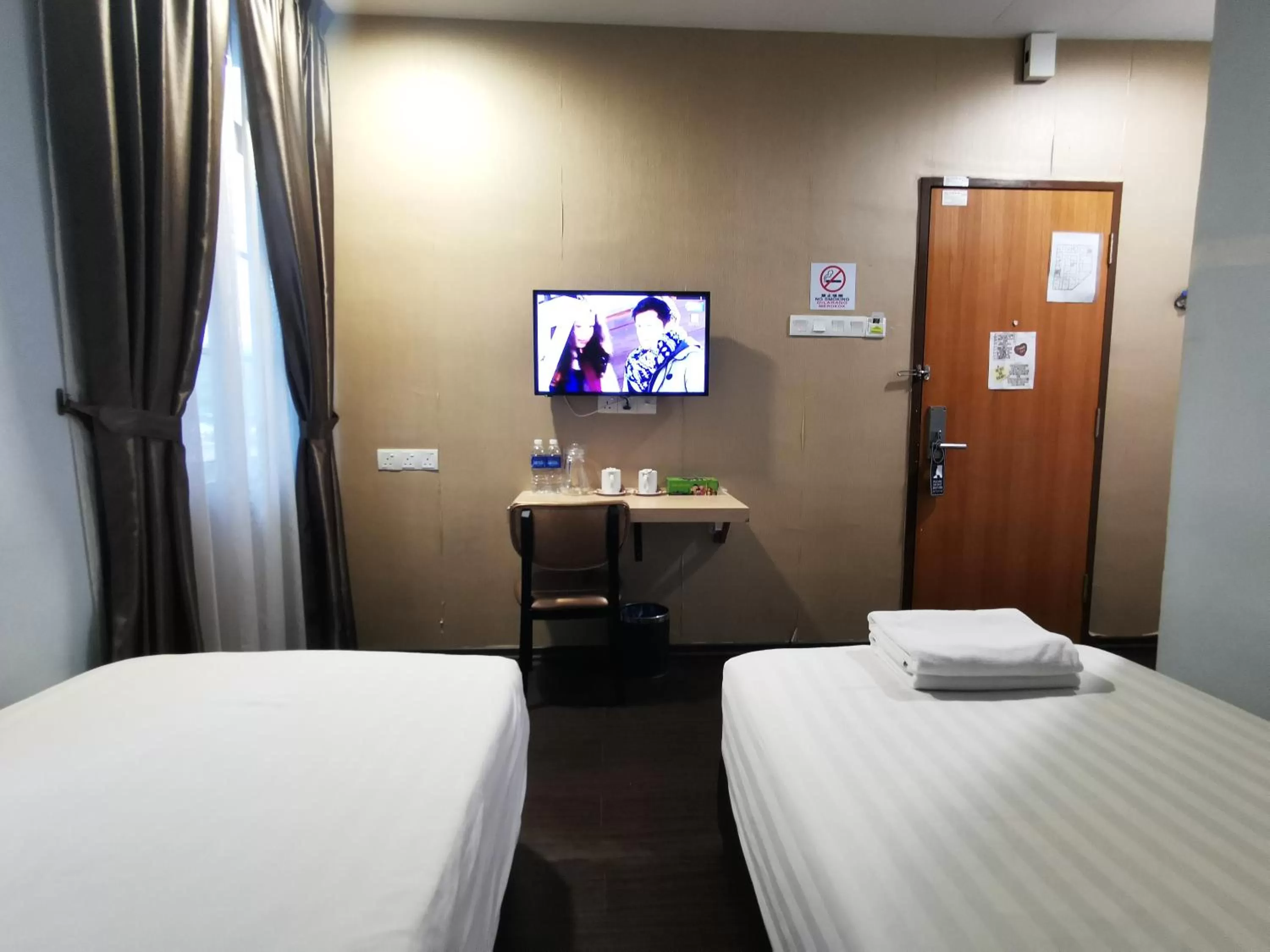 Standard Twin Room in Zenz Hotel