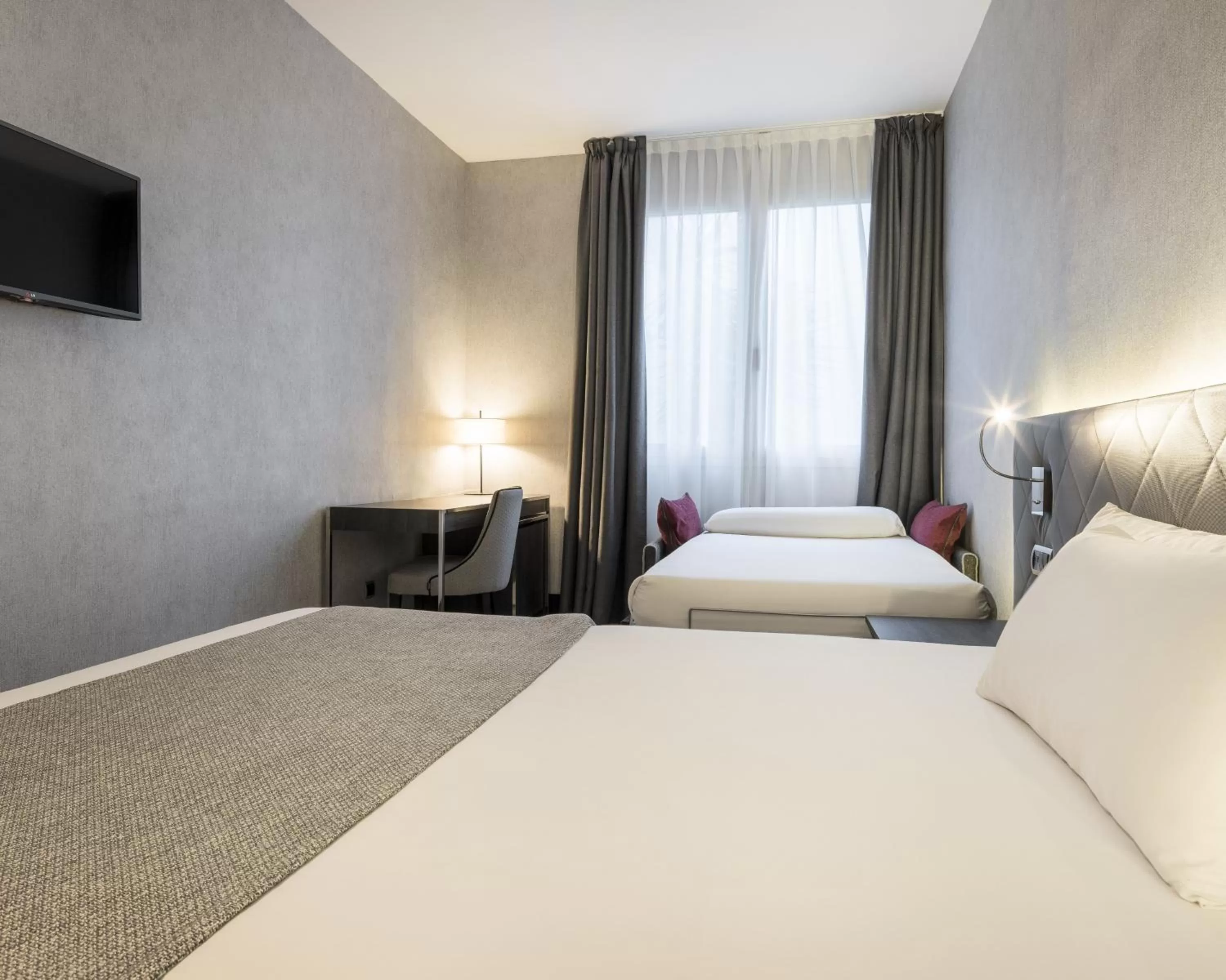 Triple Room in Ilunion Bel-Art