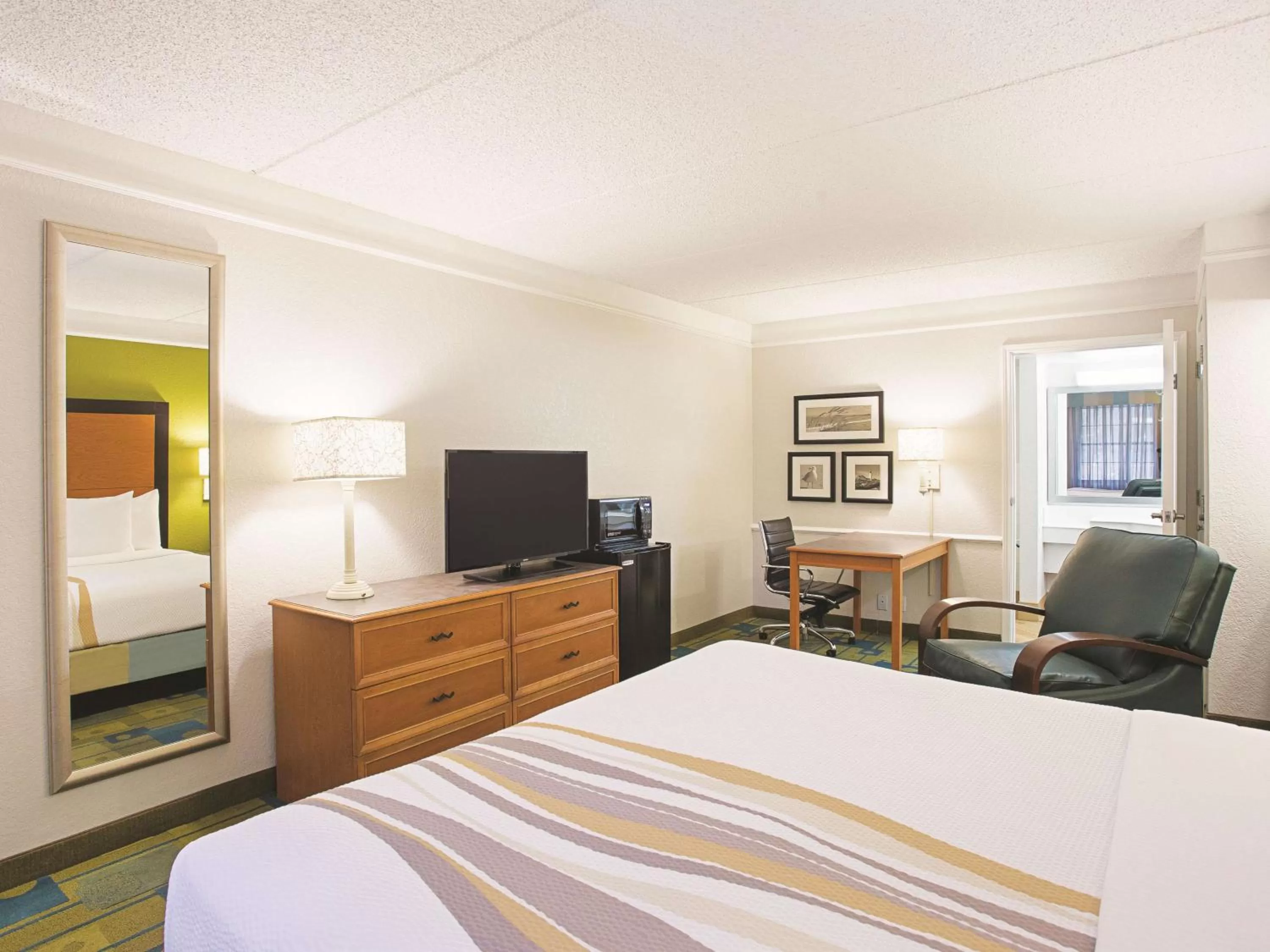 King Room - Non-Smoking in La Quinta Inn by Wyndham San Diego Chula Vista