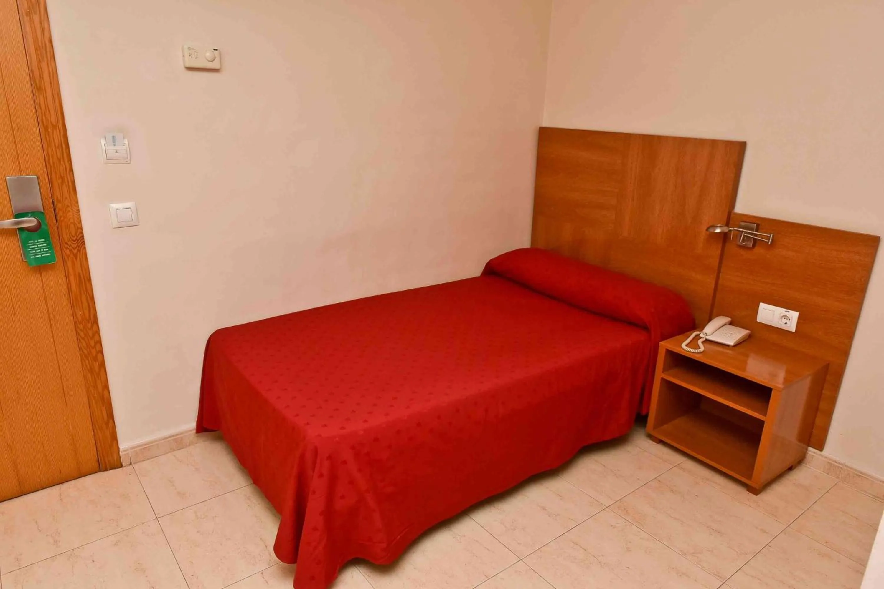 Single Room in Hotel Adsubia