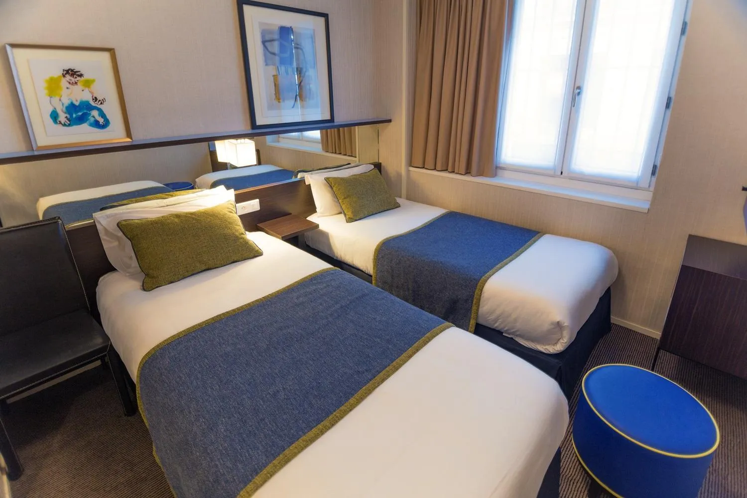 Twin Room in Hôtel Charing Cross