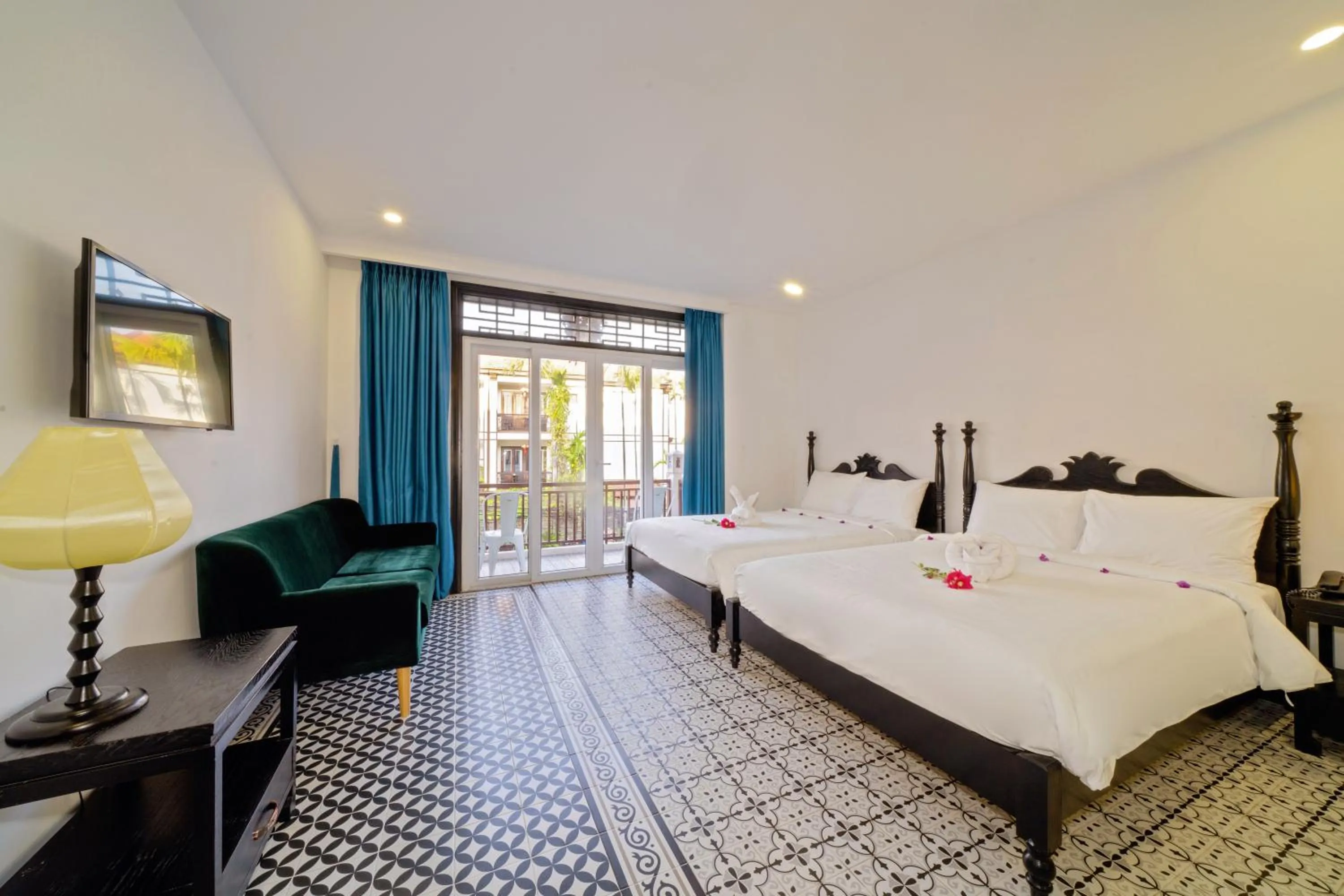 Family Suite with Balcony in Thanh Binh Central Hotel